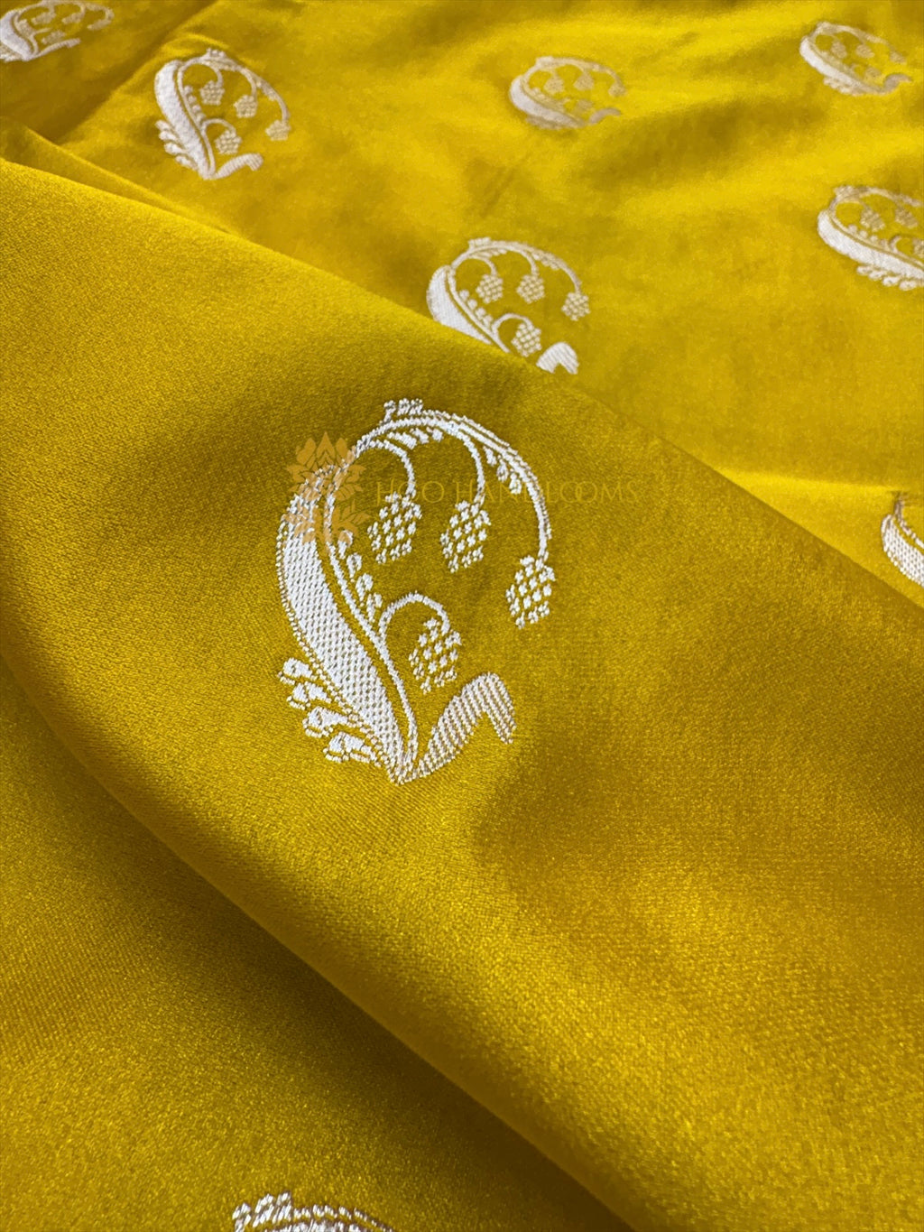 Premium Mashru Katan Silk Floral Motifs Banarasi Saree