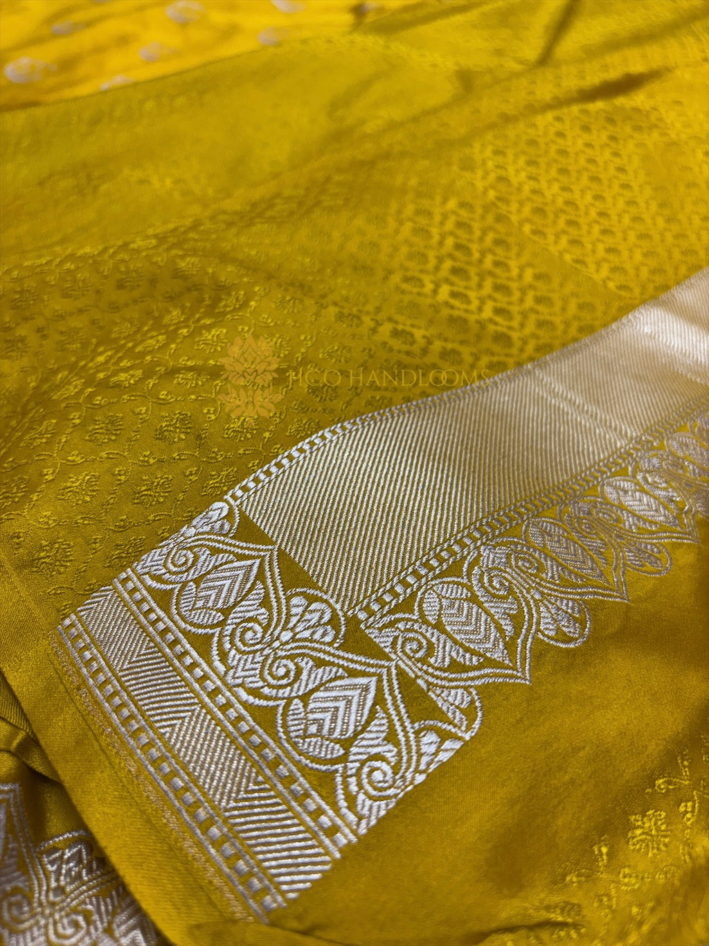Premium Mashru Katan Silk Floral Motifs Banarasi Saree