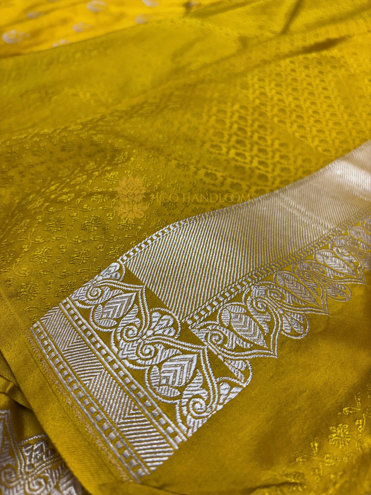 Premium Mashru Katan Silk Floral Motifs Banarasi Saree
