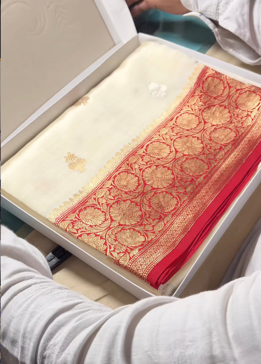Pure Raw Mango Silk Handloom Banarasi Saree Kadhua Motifs