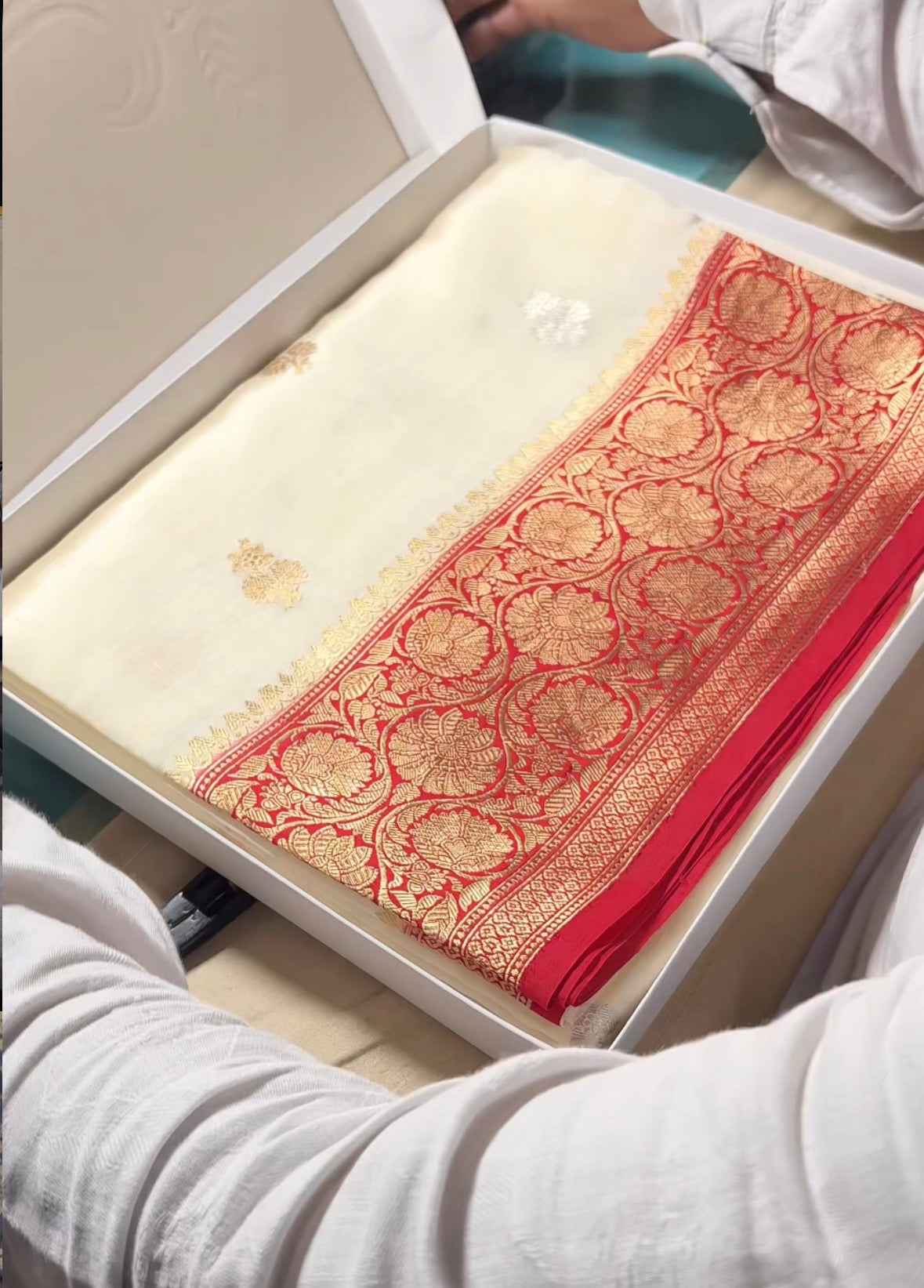 Pure Raw Mango Silk Handloom Banarasi Saree Kadhua Motifs