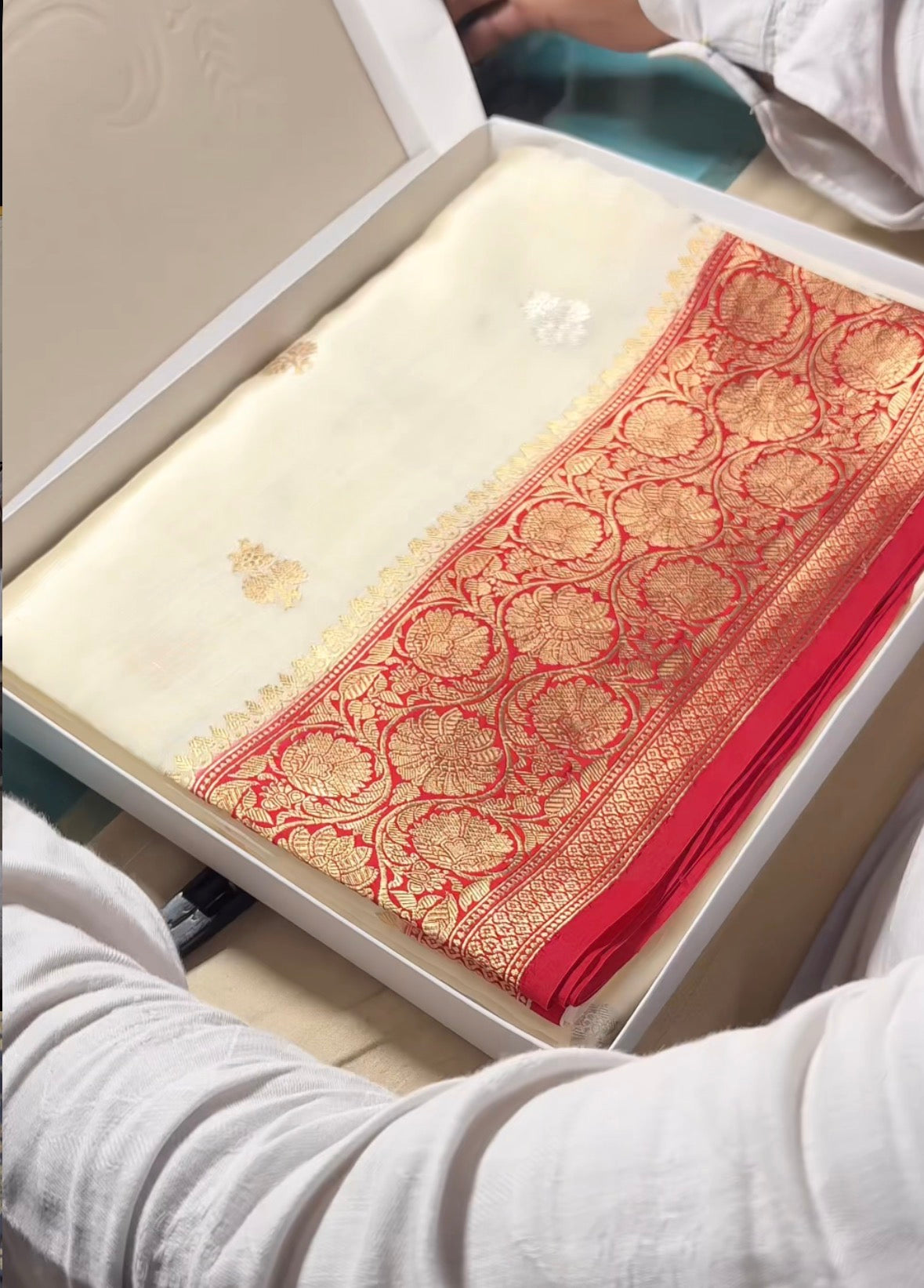 Pure Raw Mango Silk Handloom Banarasi Saree Kadhua Motifs