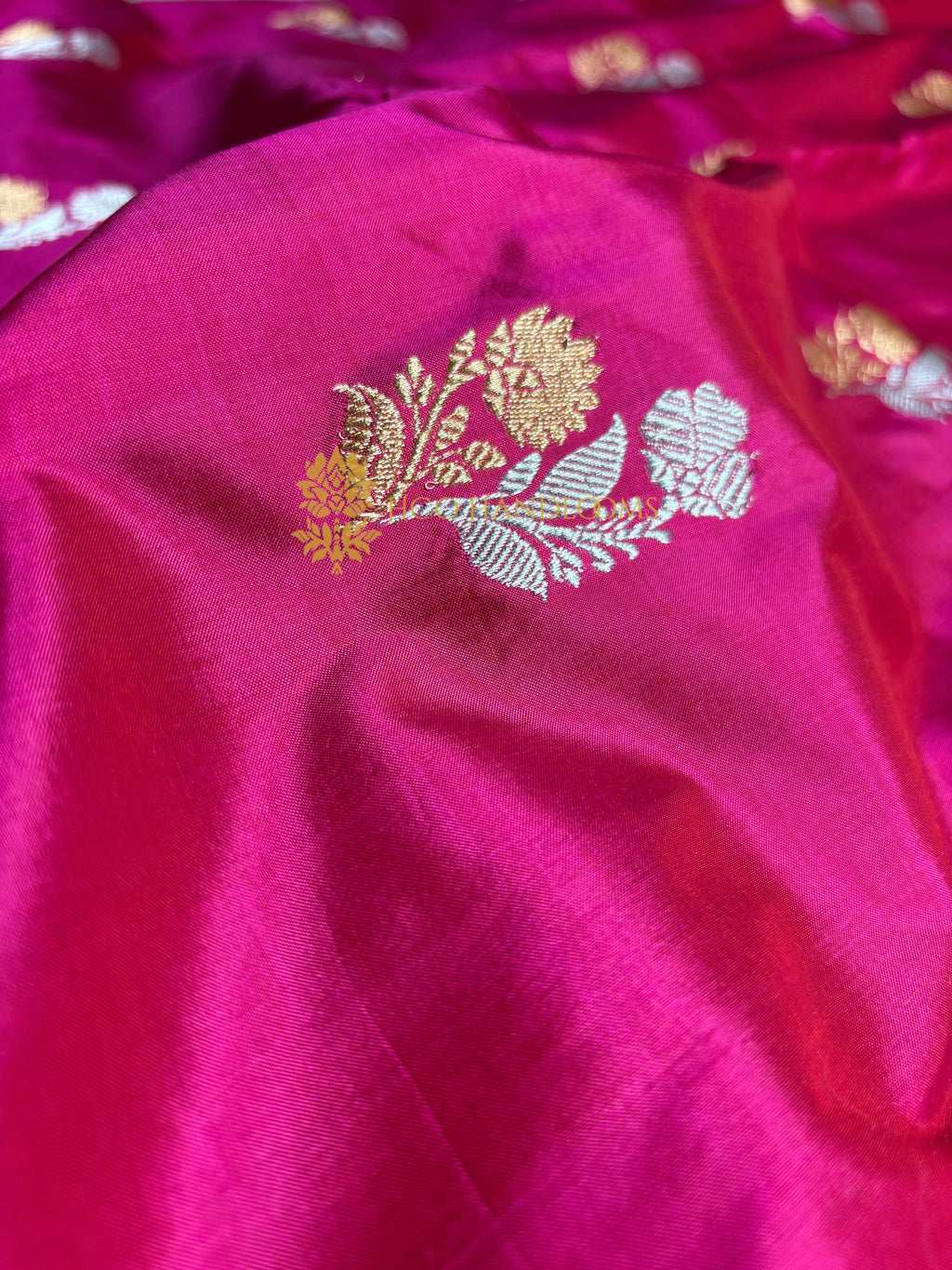 Cherry Pure Katan Silk Handloom Banarasi Saree - All Over Kadhua Motifs