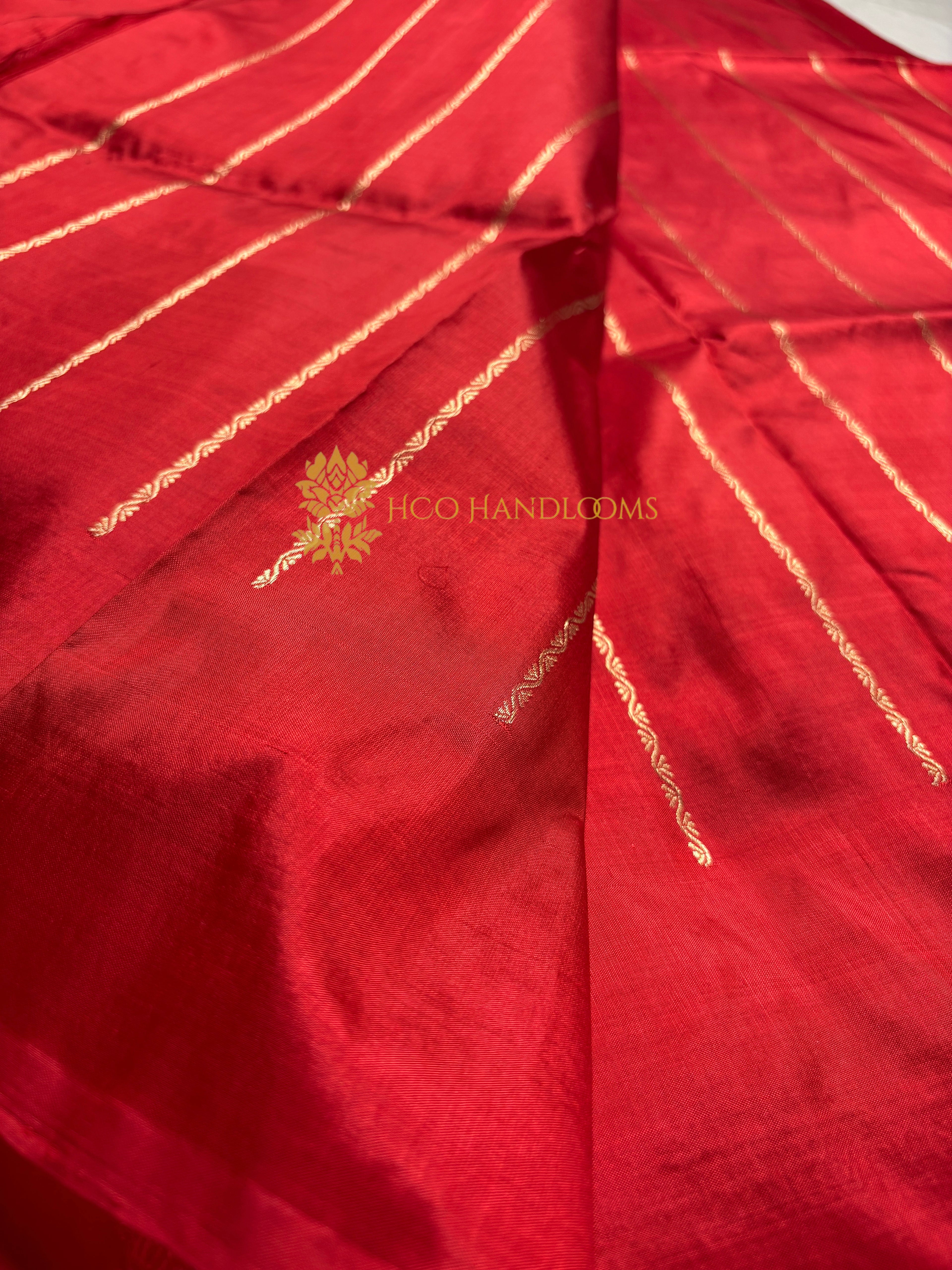 Red Pure Katan Silk Handloom Banarasi Saree - All Over Kadhua Motifs