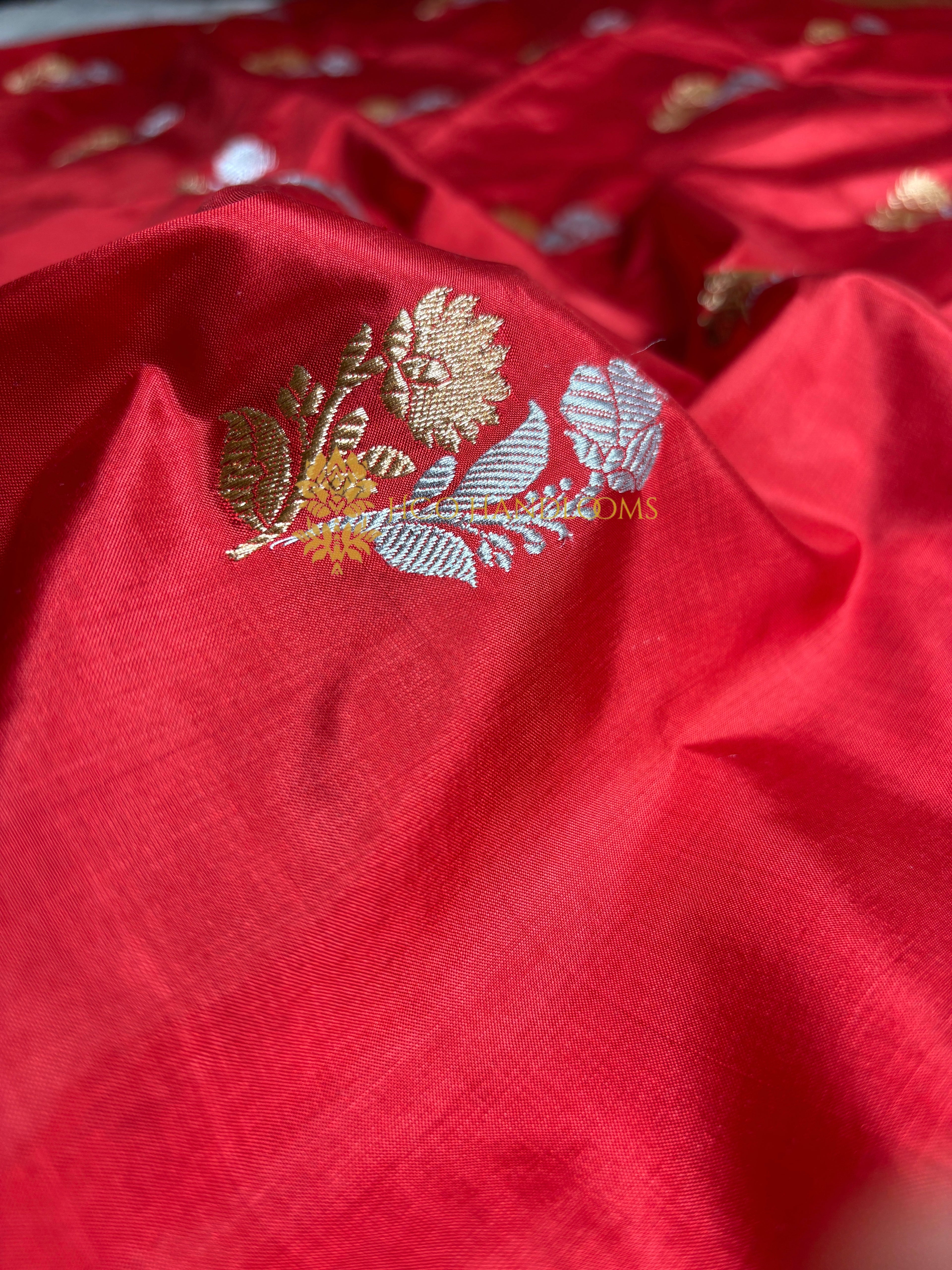 Red Pure Katan Silk Handloom Banarasi Saree - All Over Kadhua Motifs