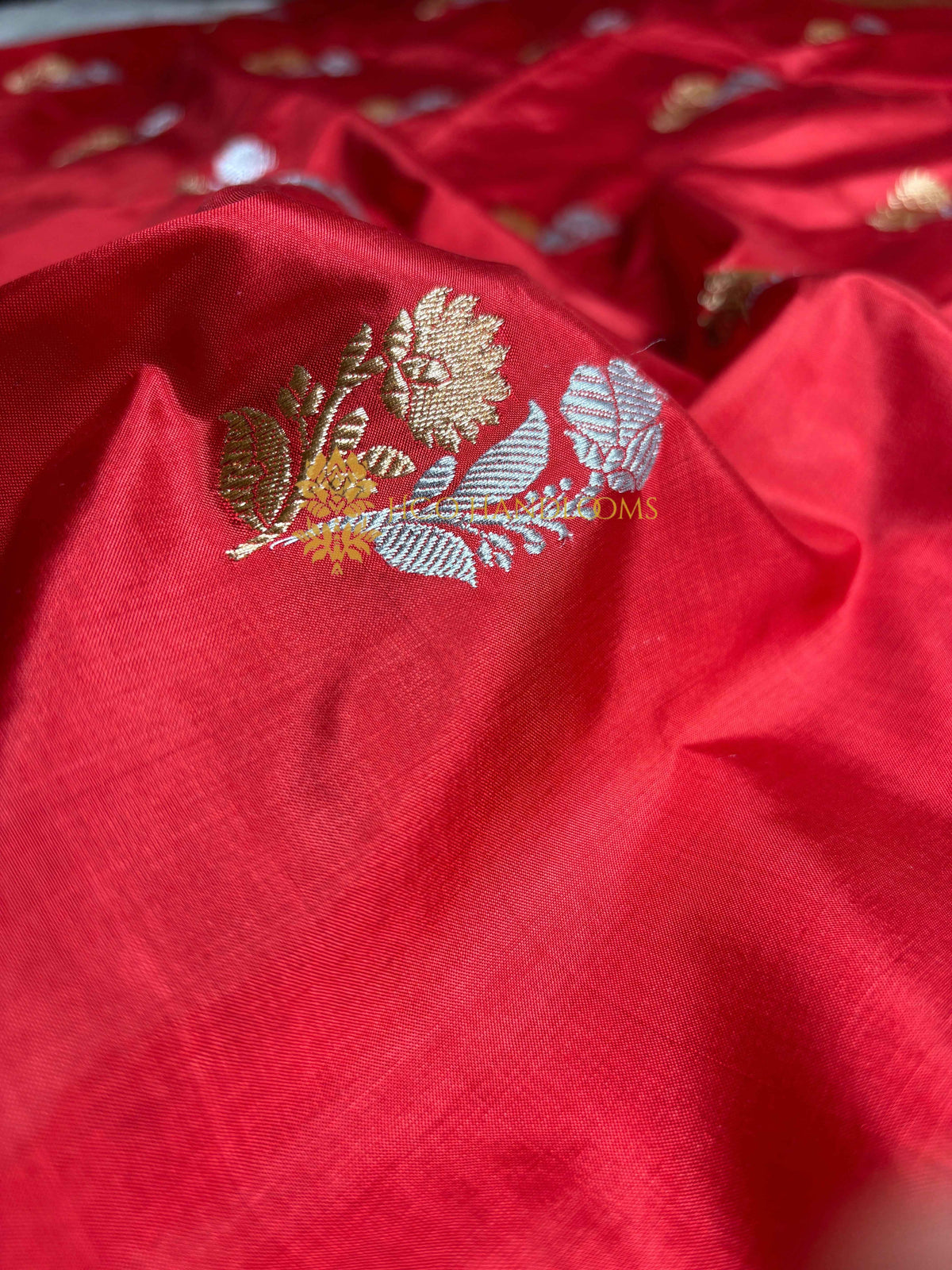 Red Pure Katan Silk Handloom Banarasi Saree - All Over Kadhua Motifs