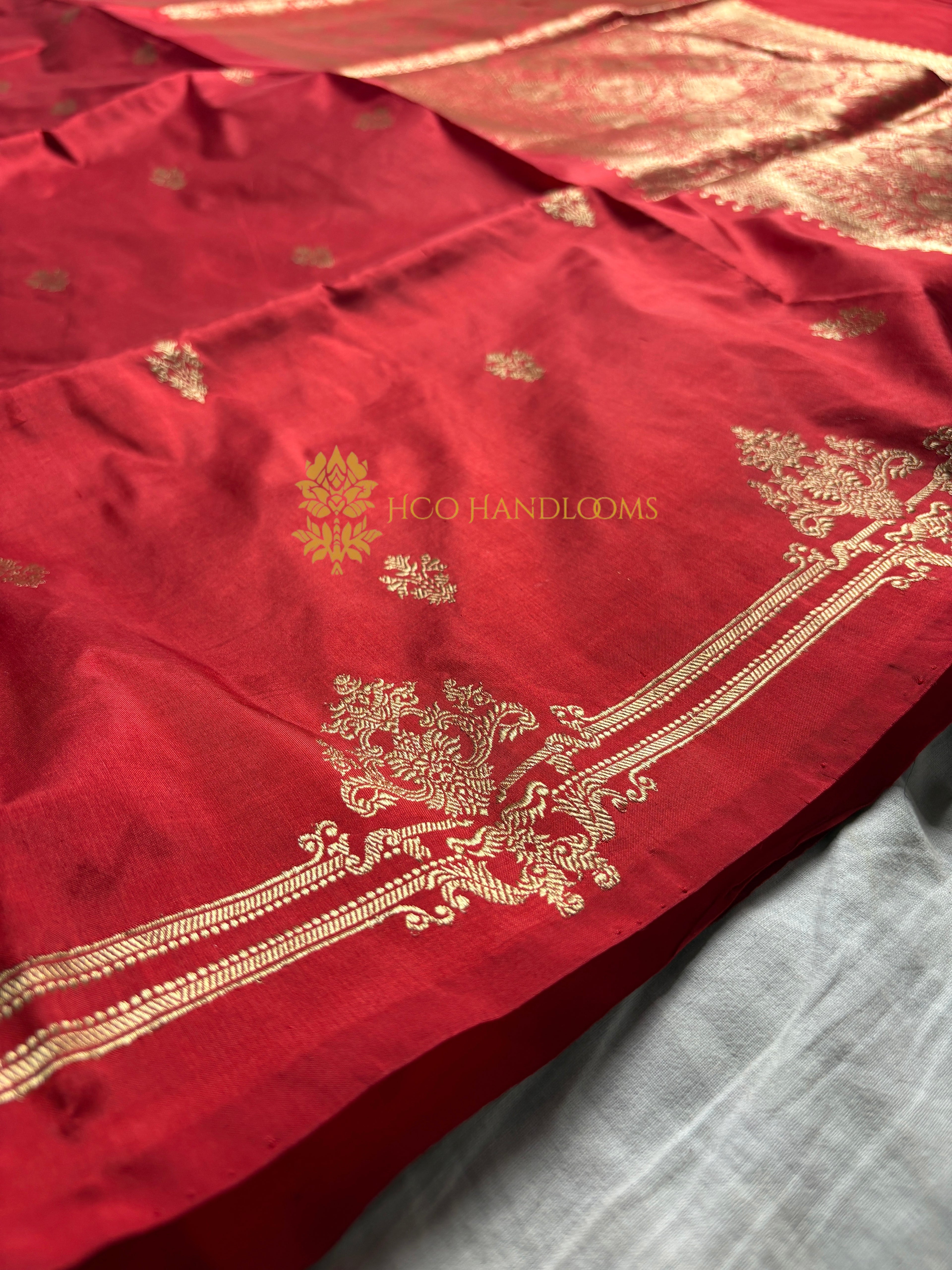 Red Pure Katan Silk Handloom Banarasi Saree - All Over Kadhua Motifs