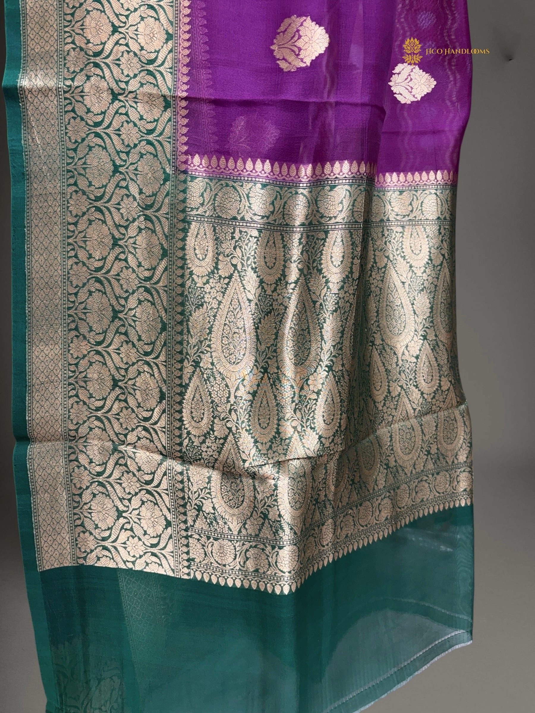 Regal Contrast Pure Kora Silk Handloom Banrasi Saree - All Over Kadhua Motifs