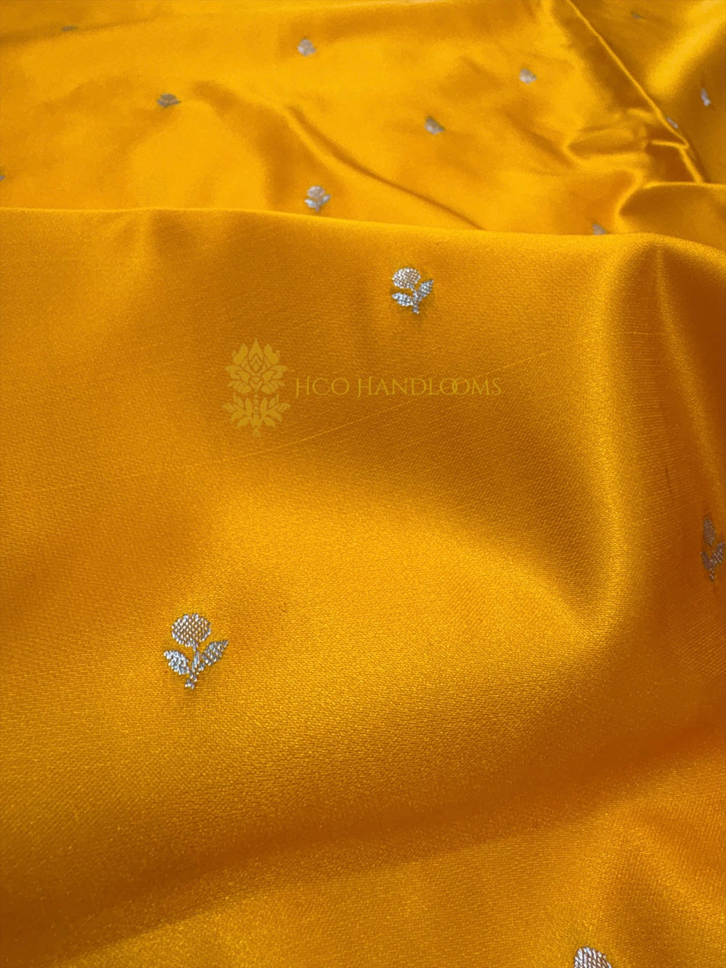 Premium Mashru Katan Silk Floral Motifs Banarasi Saree