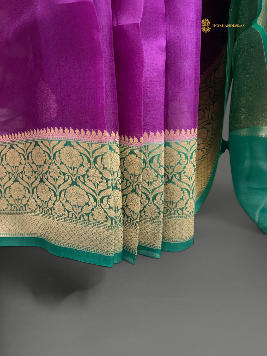 Regal Contrast Pure Kora Silk Handloom Banrasi Saree - All Over Kadhua Motifs