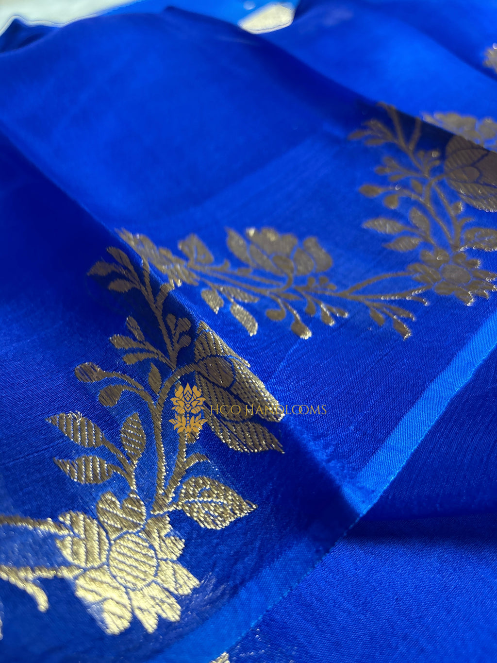Light Blue Contrast Pure Kora Silk Handloom Banarasi Saree - All Over Kadhua Motifs