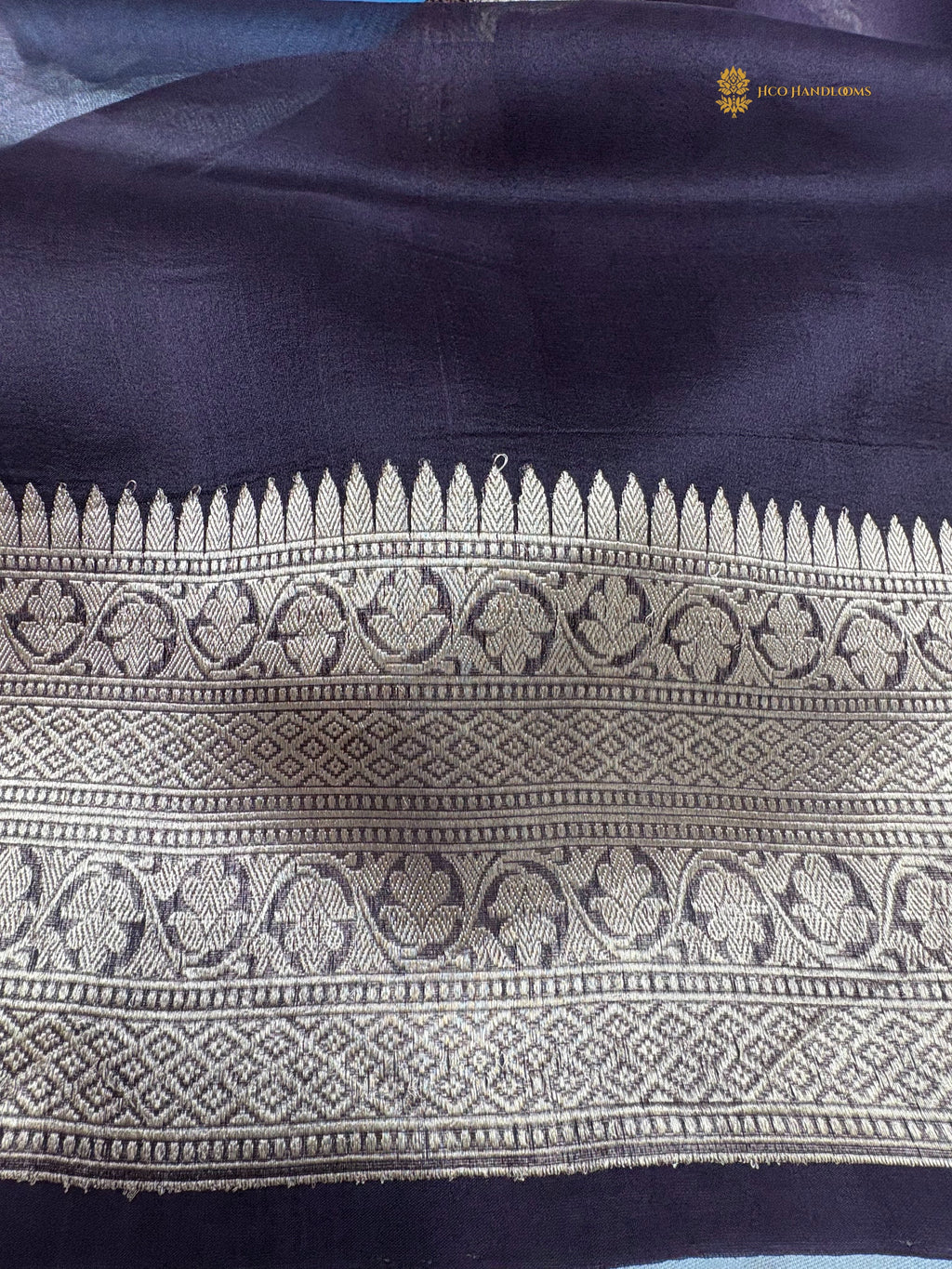 Regal Contrast Pure Kora Silk Handloom Banrasi Saree - All Over Kadhua Motifs