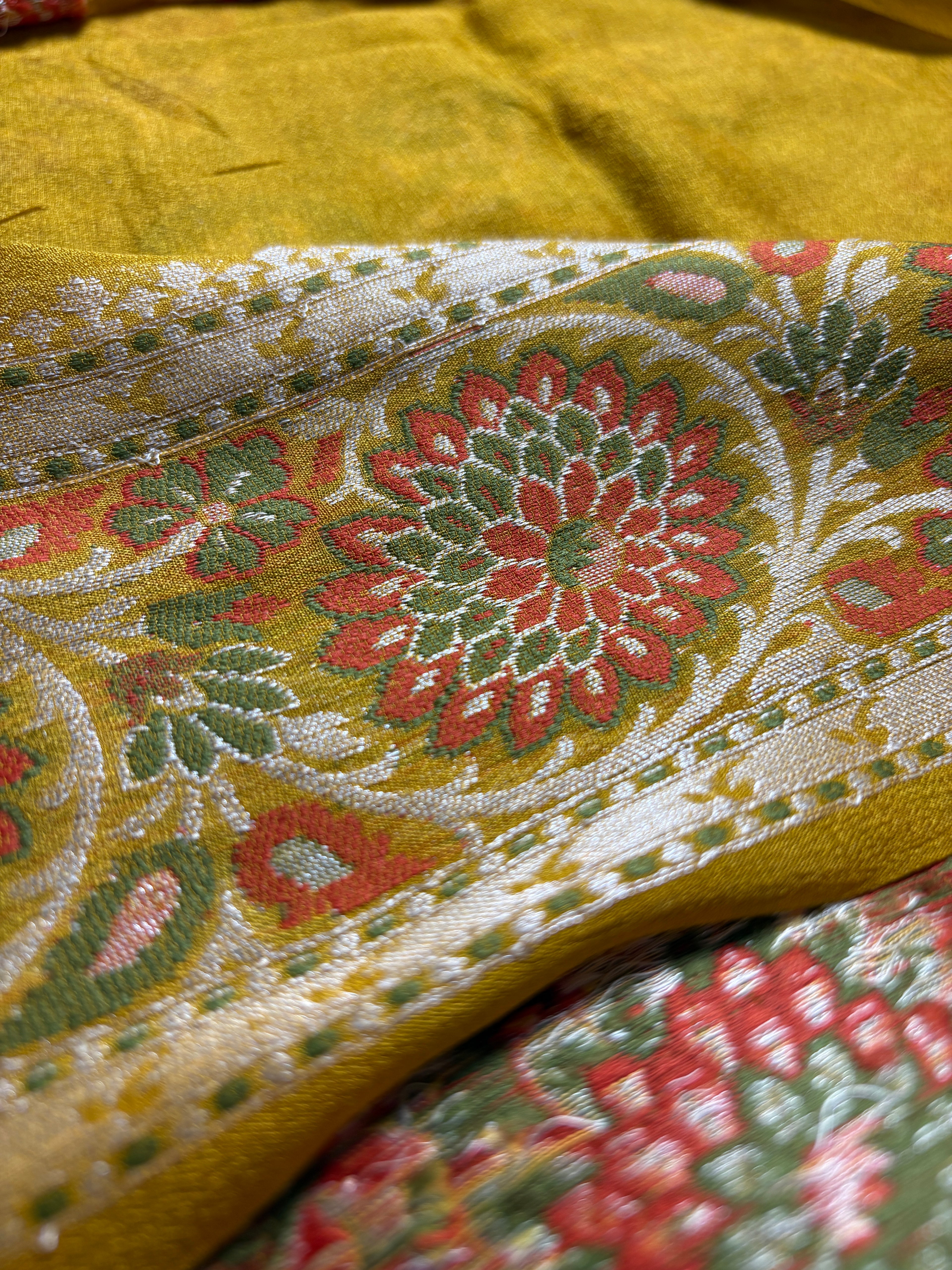 Pure Chiffon Silk Khaddi Banarasi Saree With Floral Motifs
