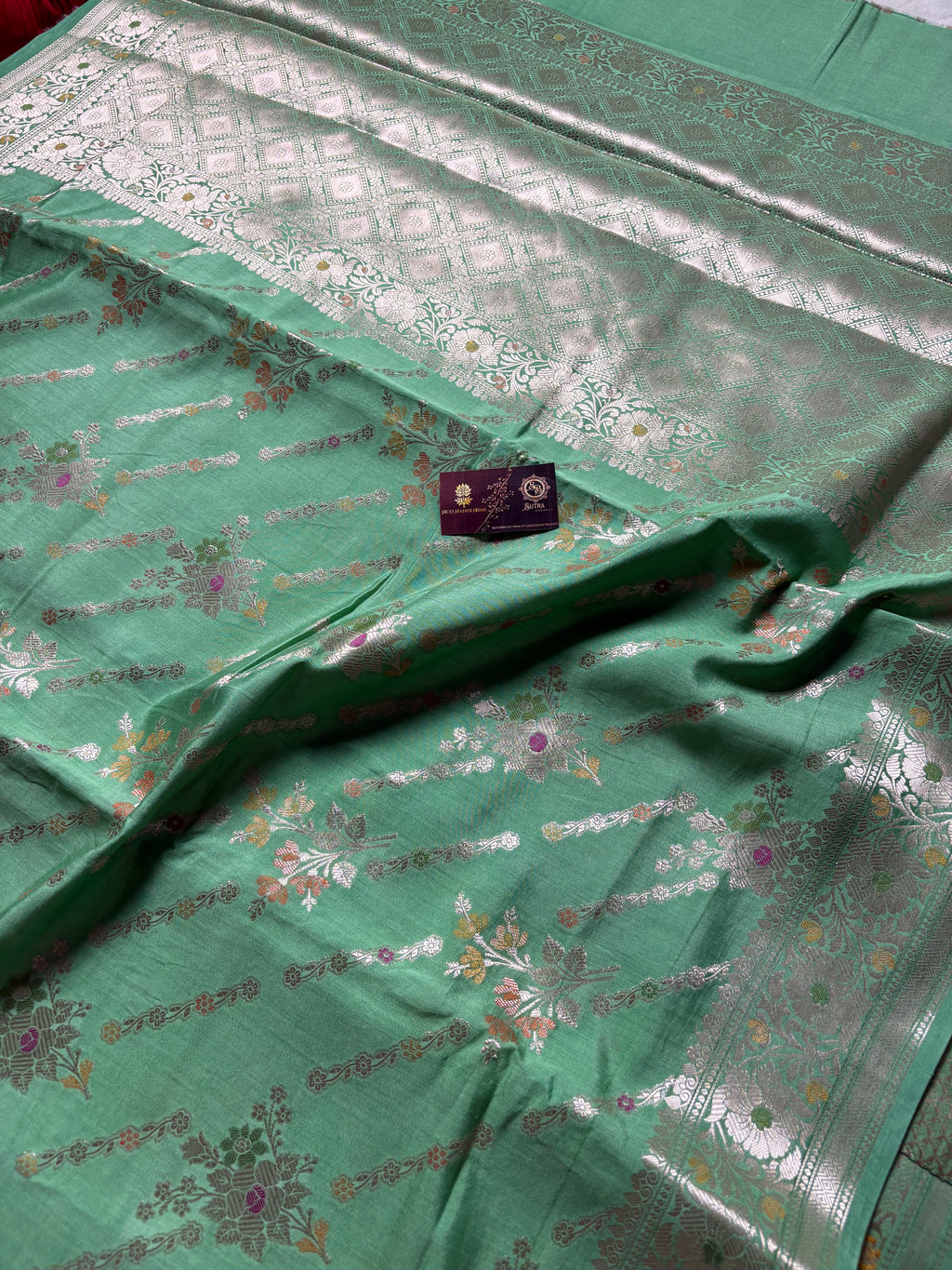 Pure Chiniya Silk Handloom Banarasi Saree With Diagonal Motifs