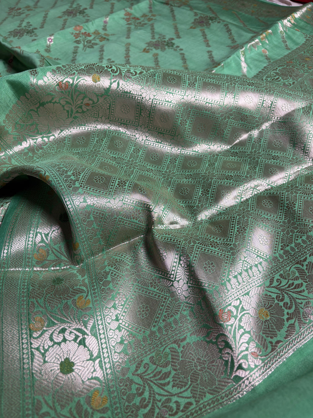 Pure Chiniya Silk Handloom Banarasi Saree With Diagonal Motifs