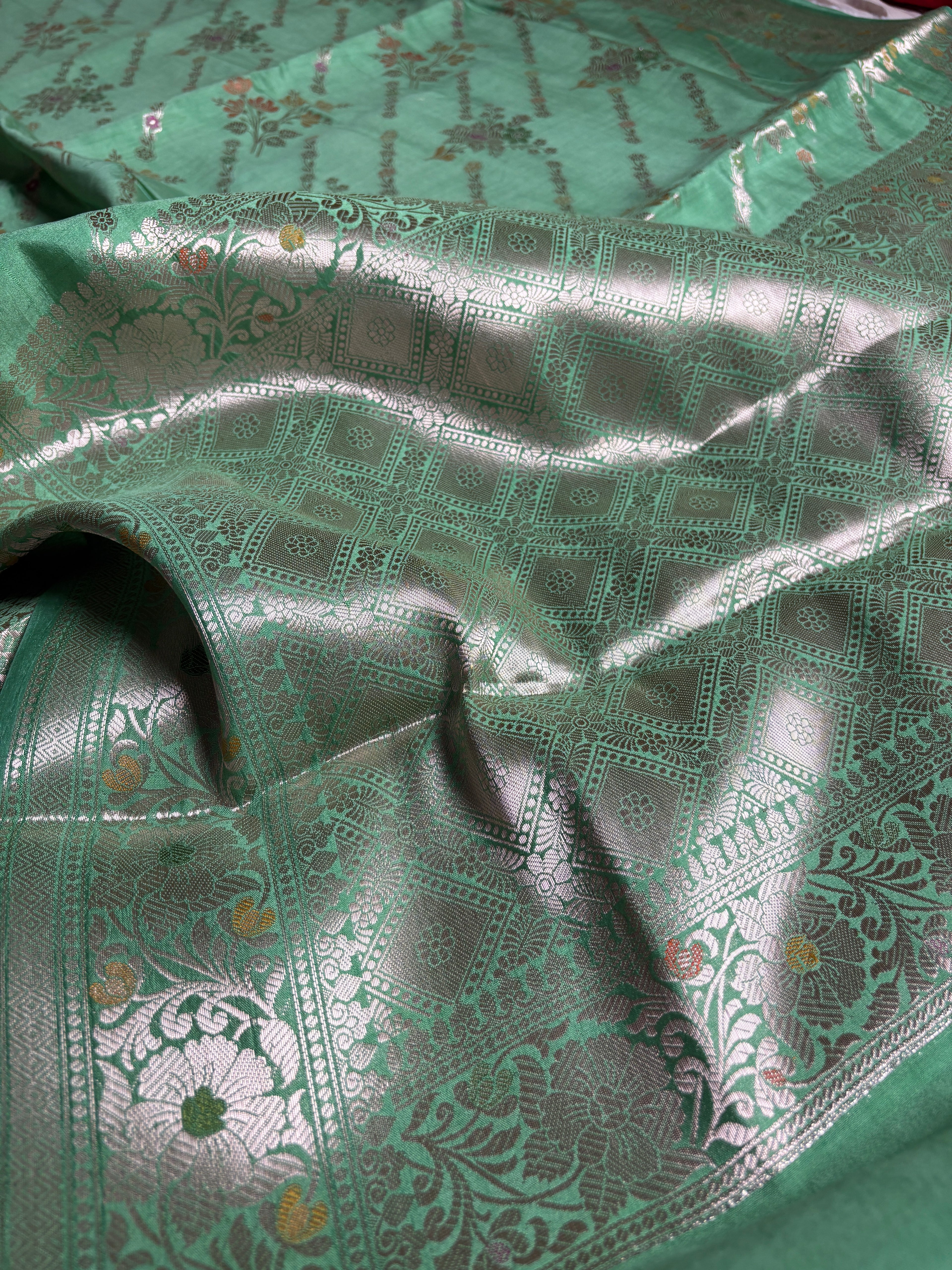 Pure Chiniya Silk Handloom Banarasi Saree With Diagonal Motifs