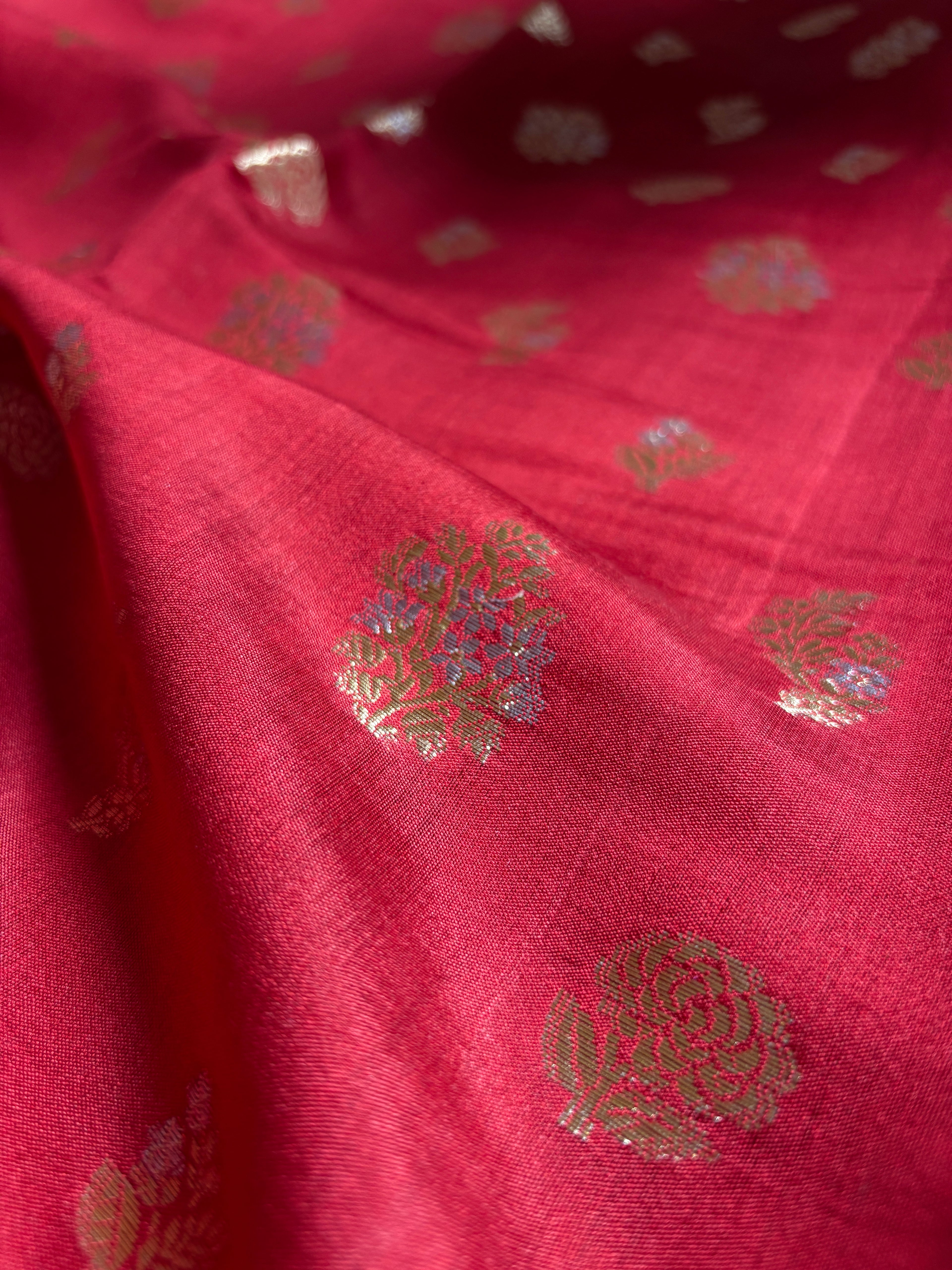 Pure Chiniya Silk Handloom Banarasi Saree With Floral Motifs