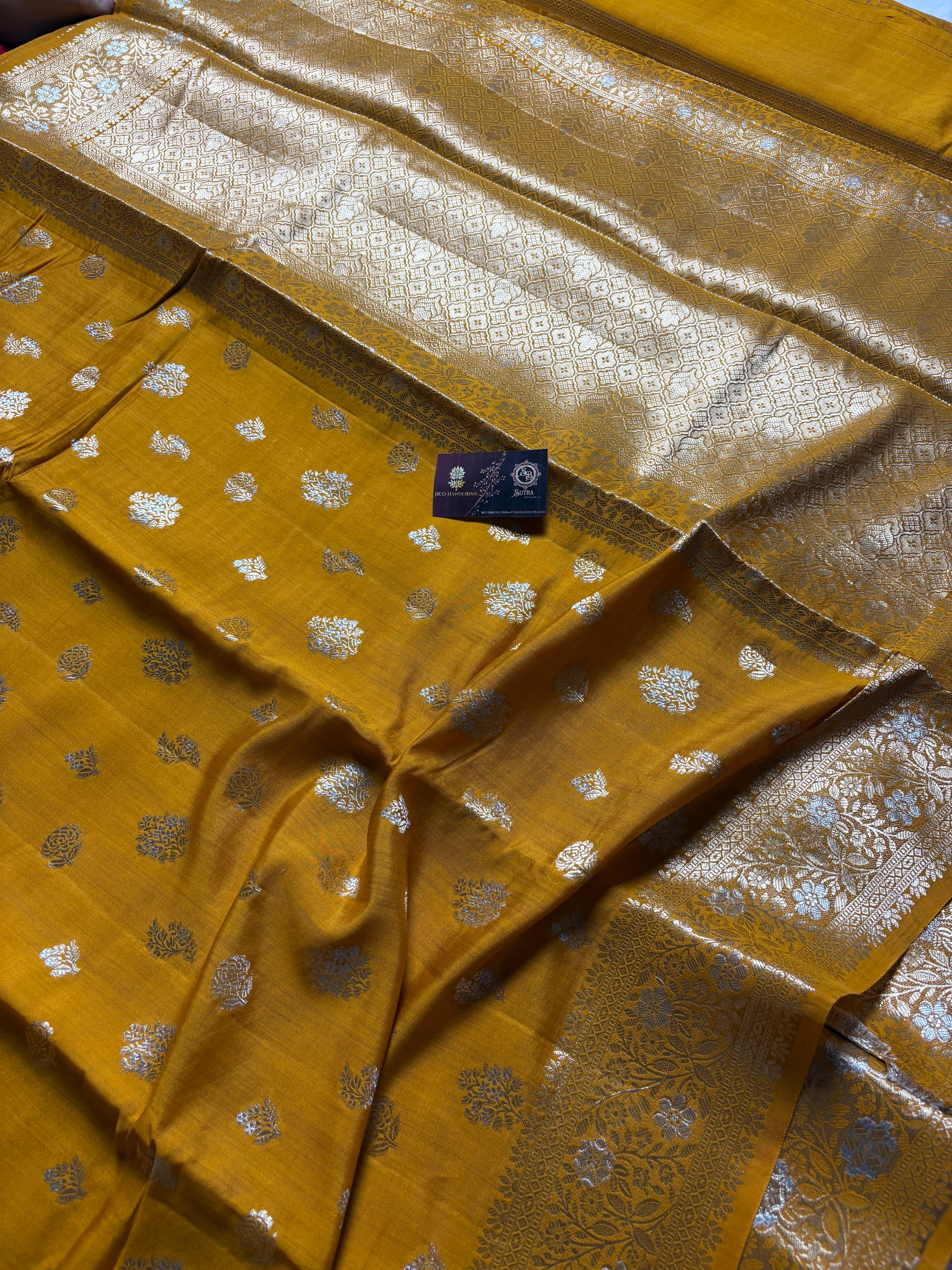 Pure Chiniya Silk Handloom Banarasi Saree With Floral Motifs