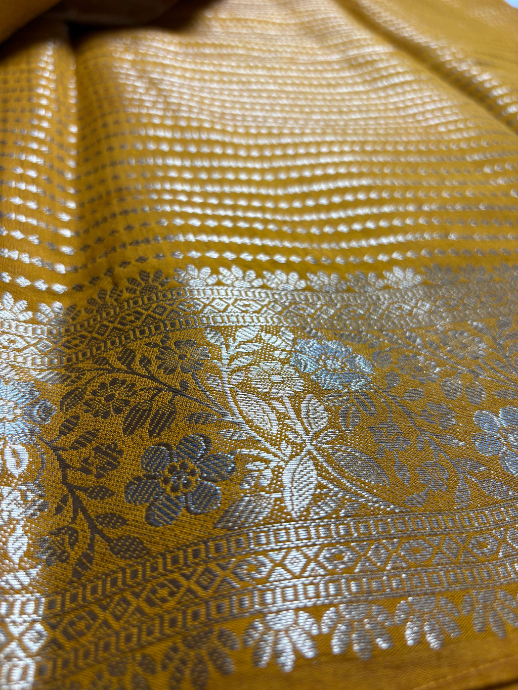Pure Chiniya Silk Handloom Banarasi Saree With Floral Motifs