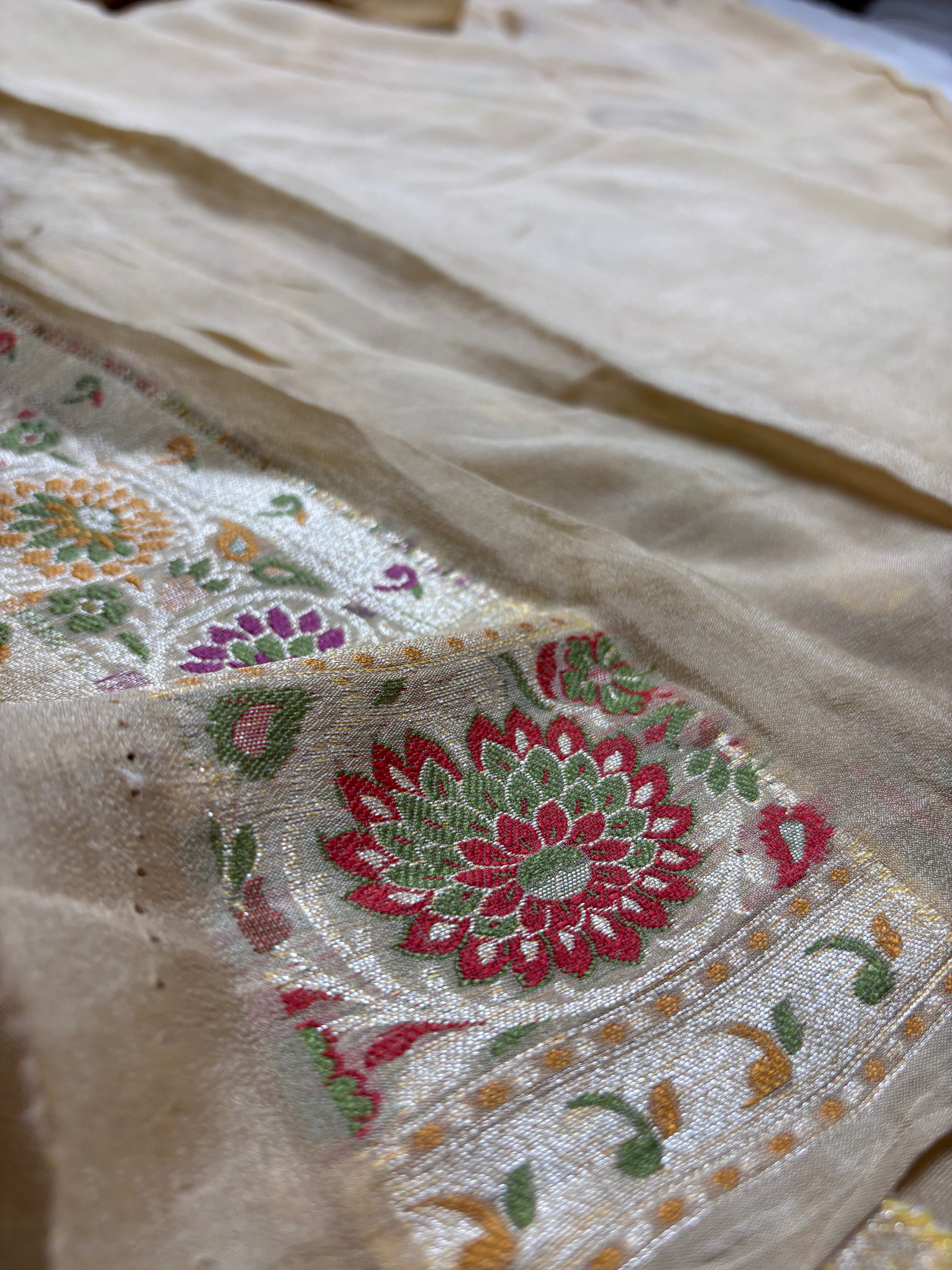 Pure Chiffon Silk Khaddi Banarasi Saree With Floral Motifs