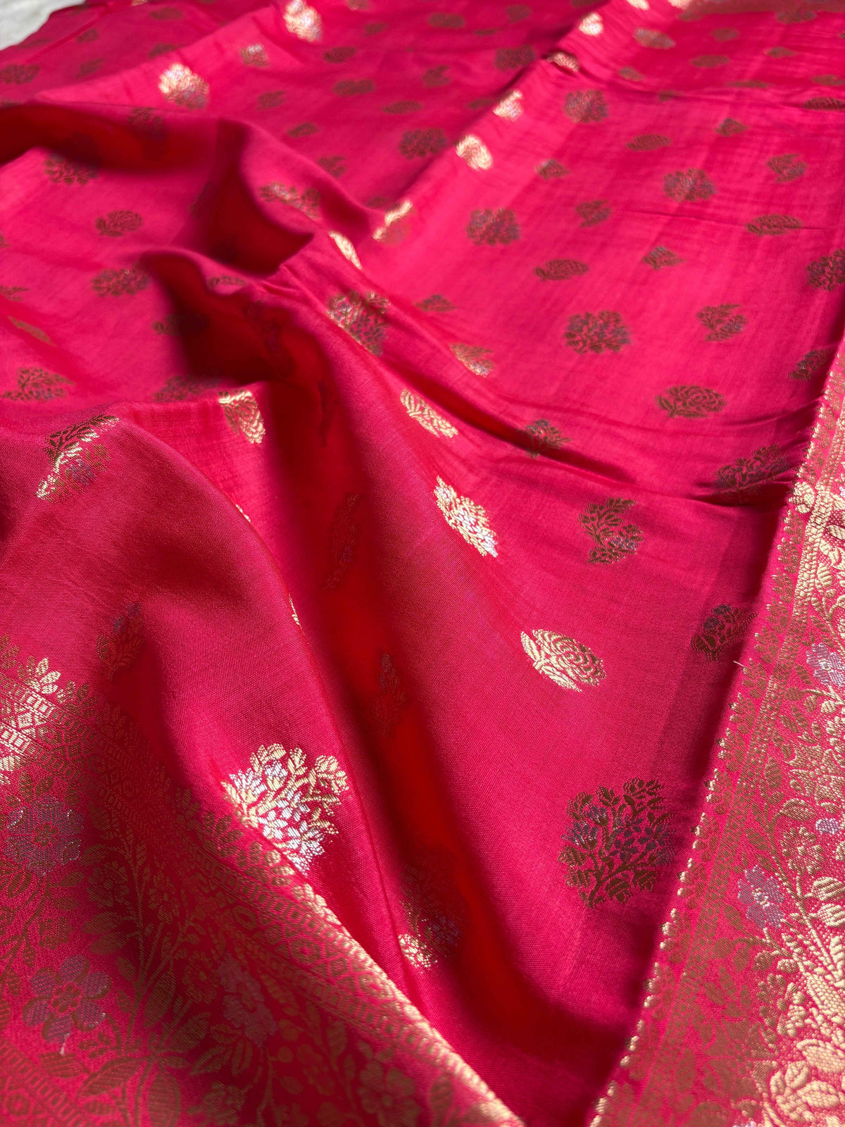 Pure Chiniya Silk Handloom Banarasi Saree With Floral Motifs