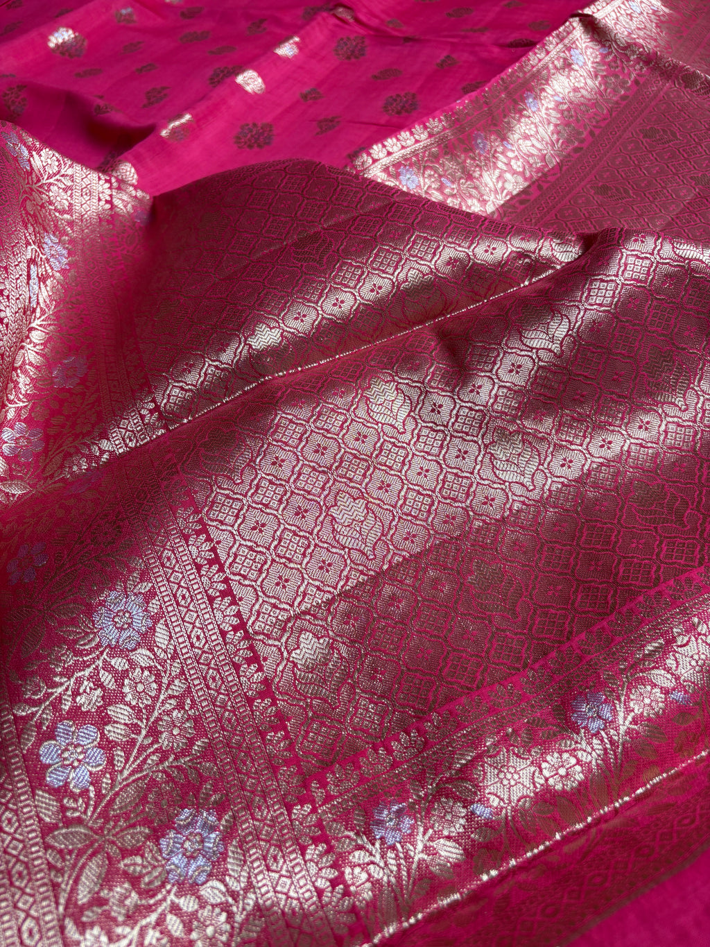 Pure Chiniya Silk Handloom Banarasi Saree With Floral Motifs