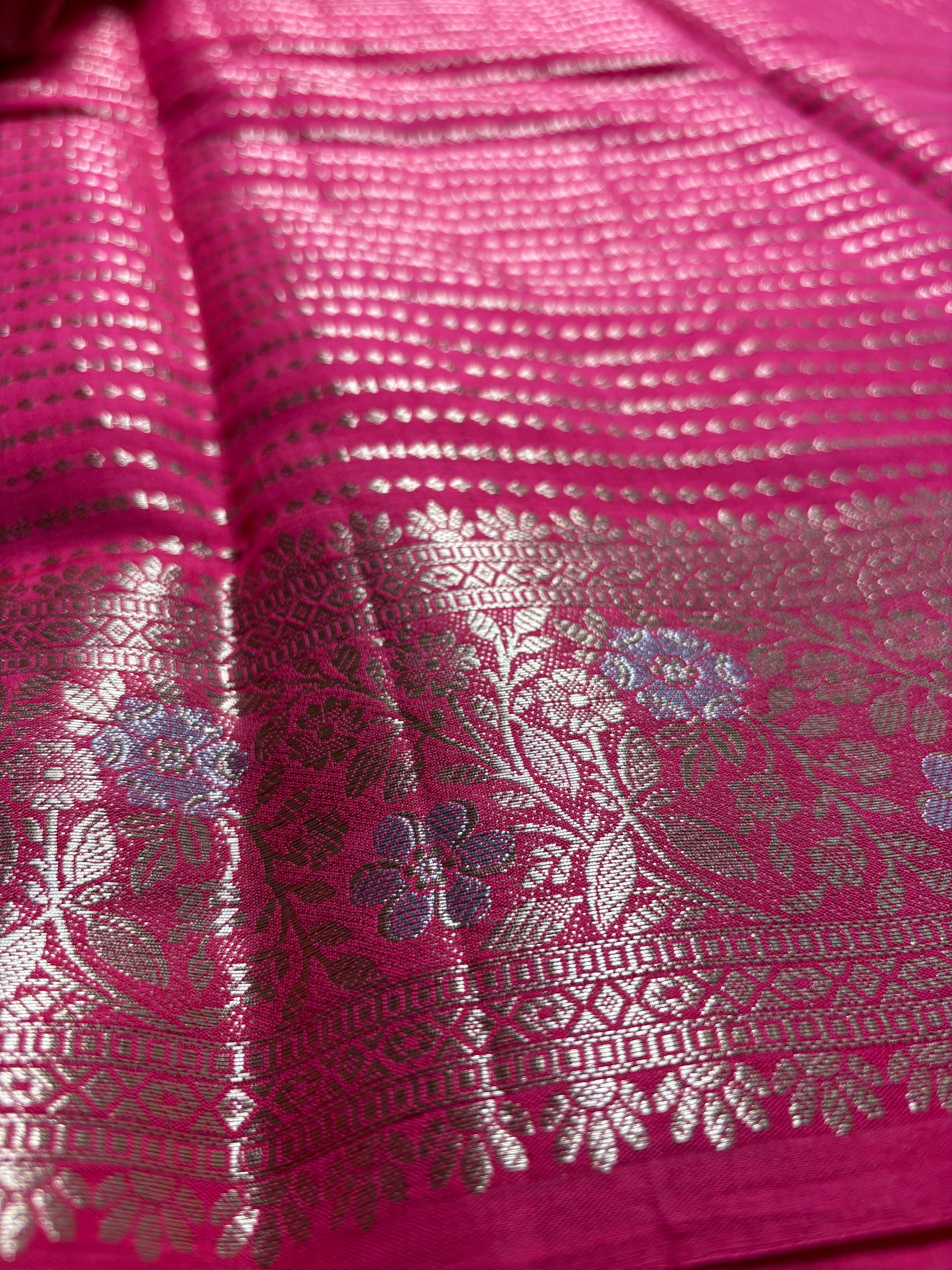 Pure Chiniya Silk Handloom Banarasi Saree With Floral Motifs