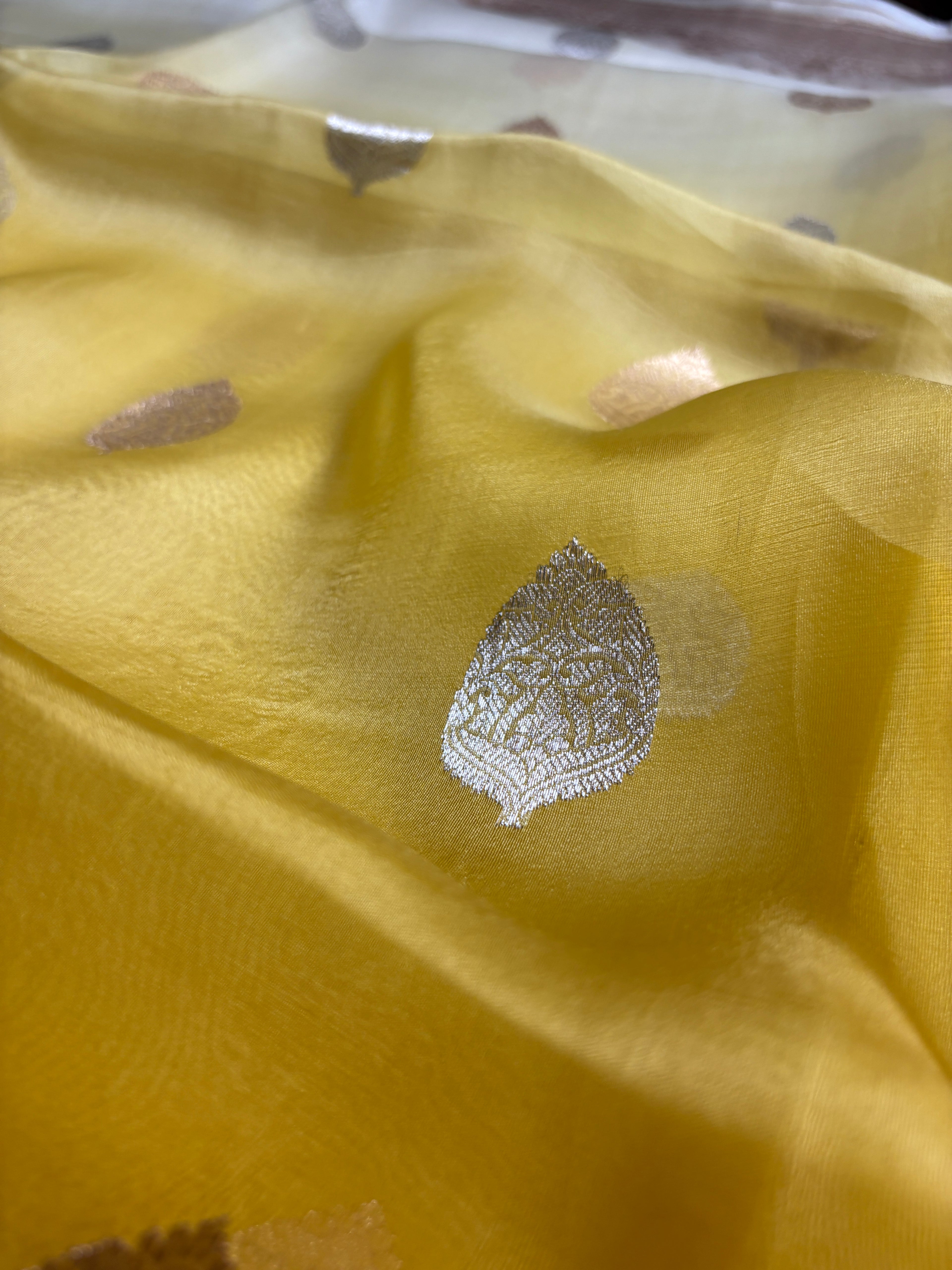 Yellow Contrast Gradient Pure Kora Silk Handloom Banarasi Saree - All Over Kadhua Motifs