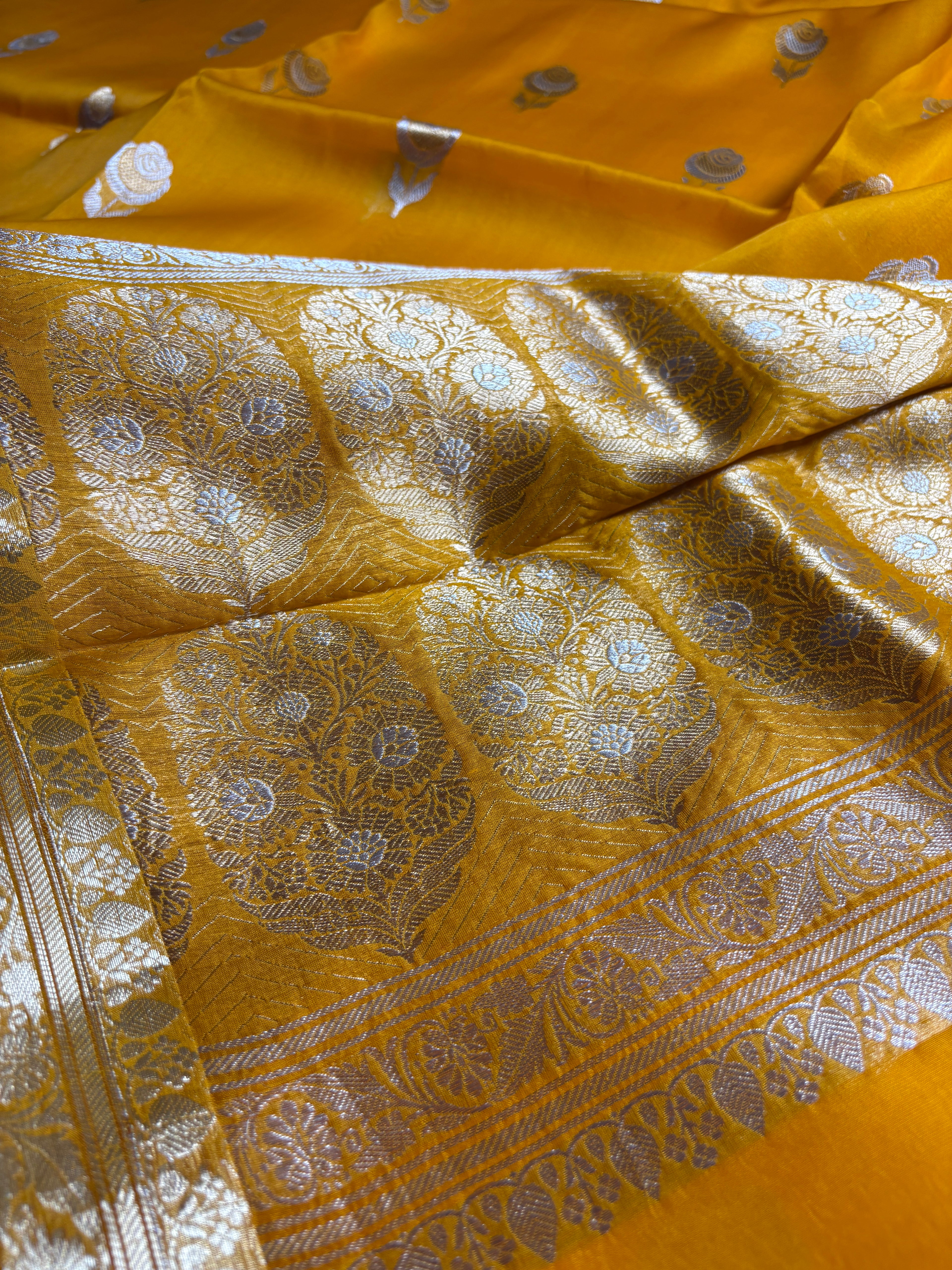 Gold Pure Kora Silk Handloom Banarasi Saree - All Over Kadhua Motifs