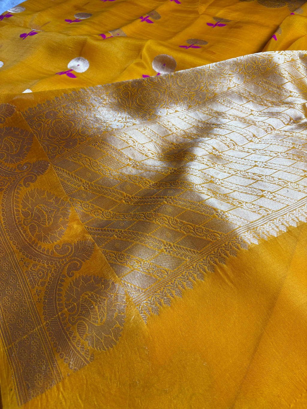 Gold Pure Kora Silk Handloom Banarasi Saree - All Over Kadhua Motifs