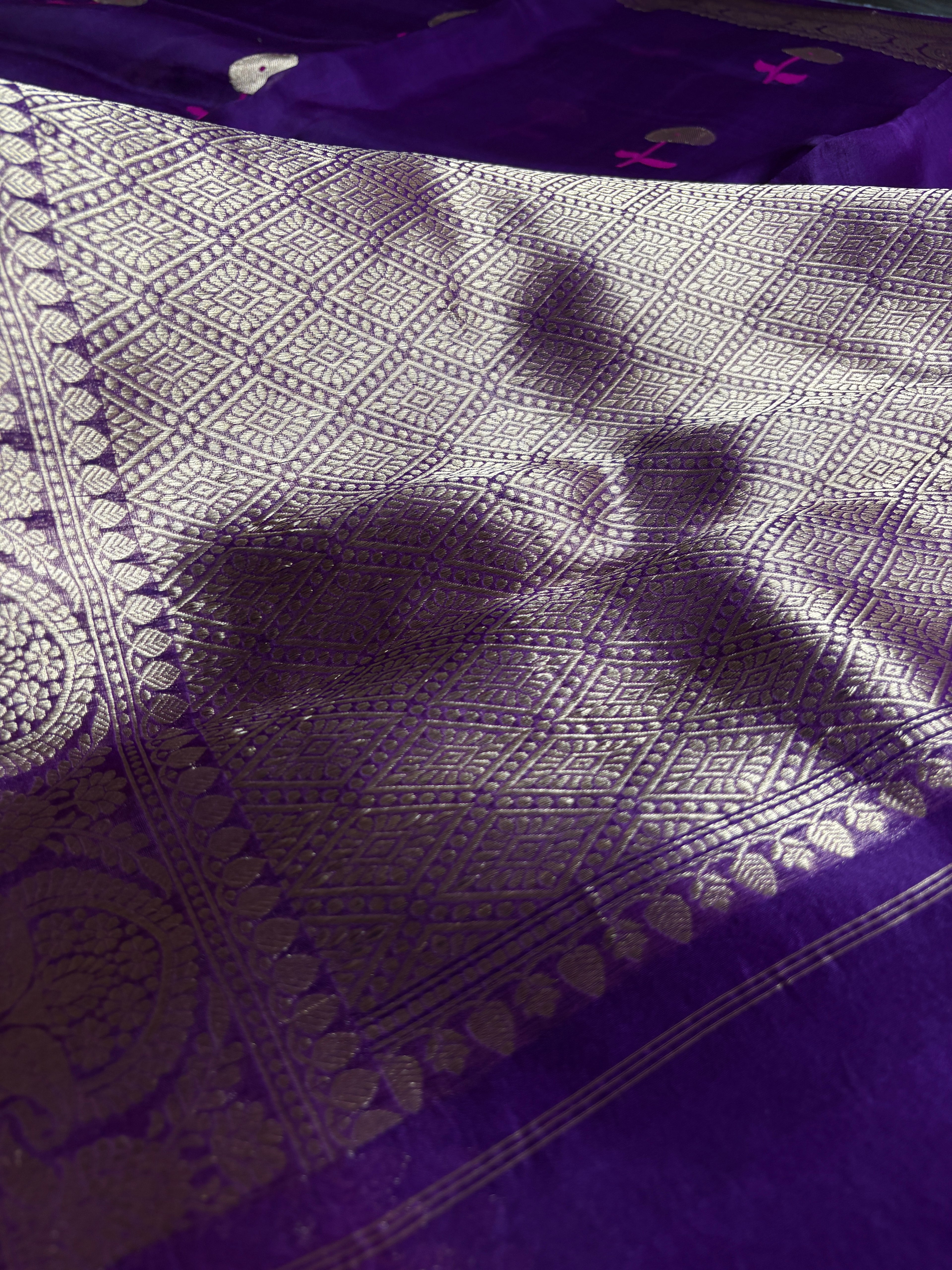 Purple Pure Kora Silk Handloom Banarasi Saree - All Over Kadhua Motifs