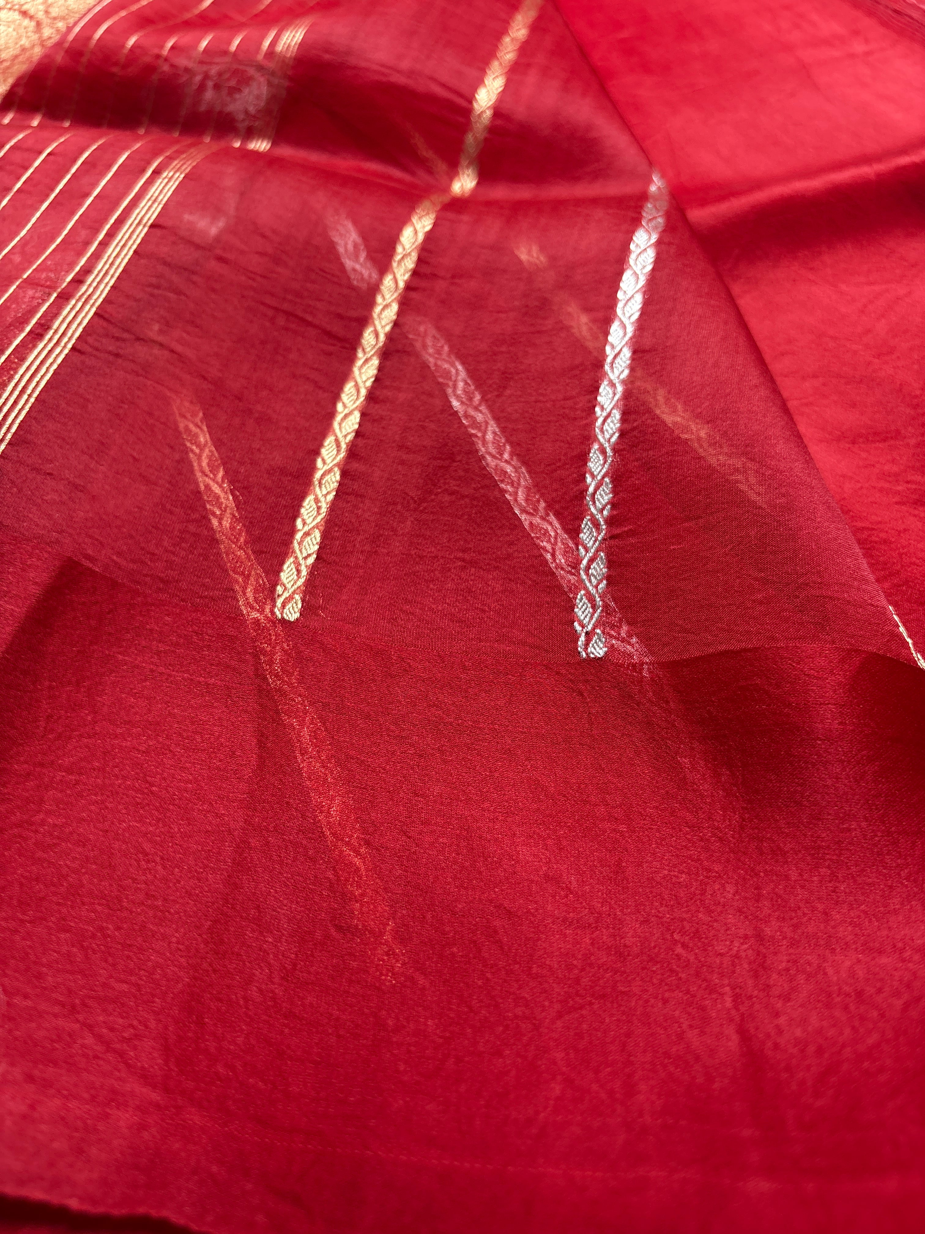 Red Pure Kora Silk Handloom Banarasi Saree - All Over Kadhua Motifs