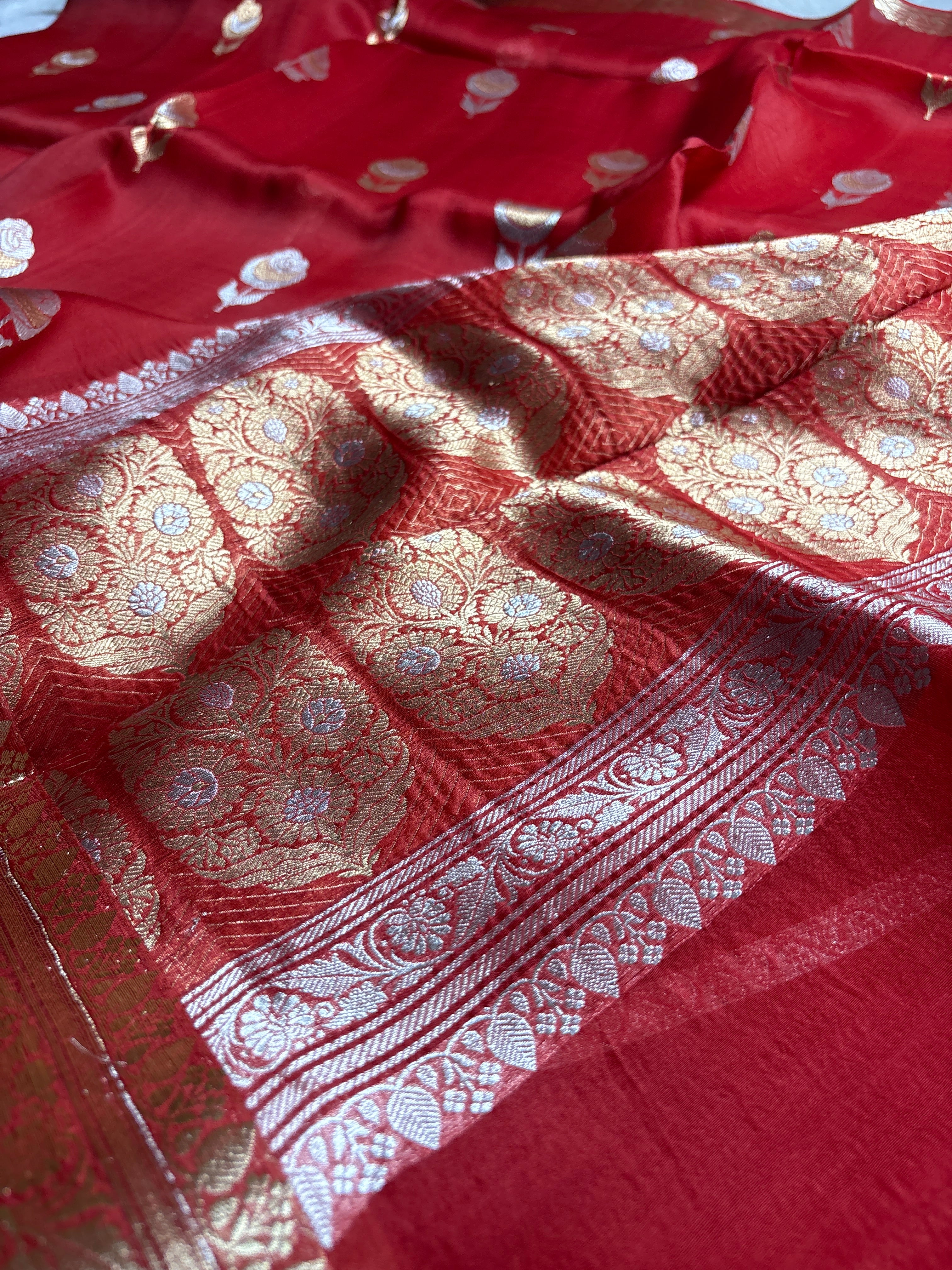 Red Pure Kora Silk Handloom Banarasi Saree - All Over Kadhua Motifs