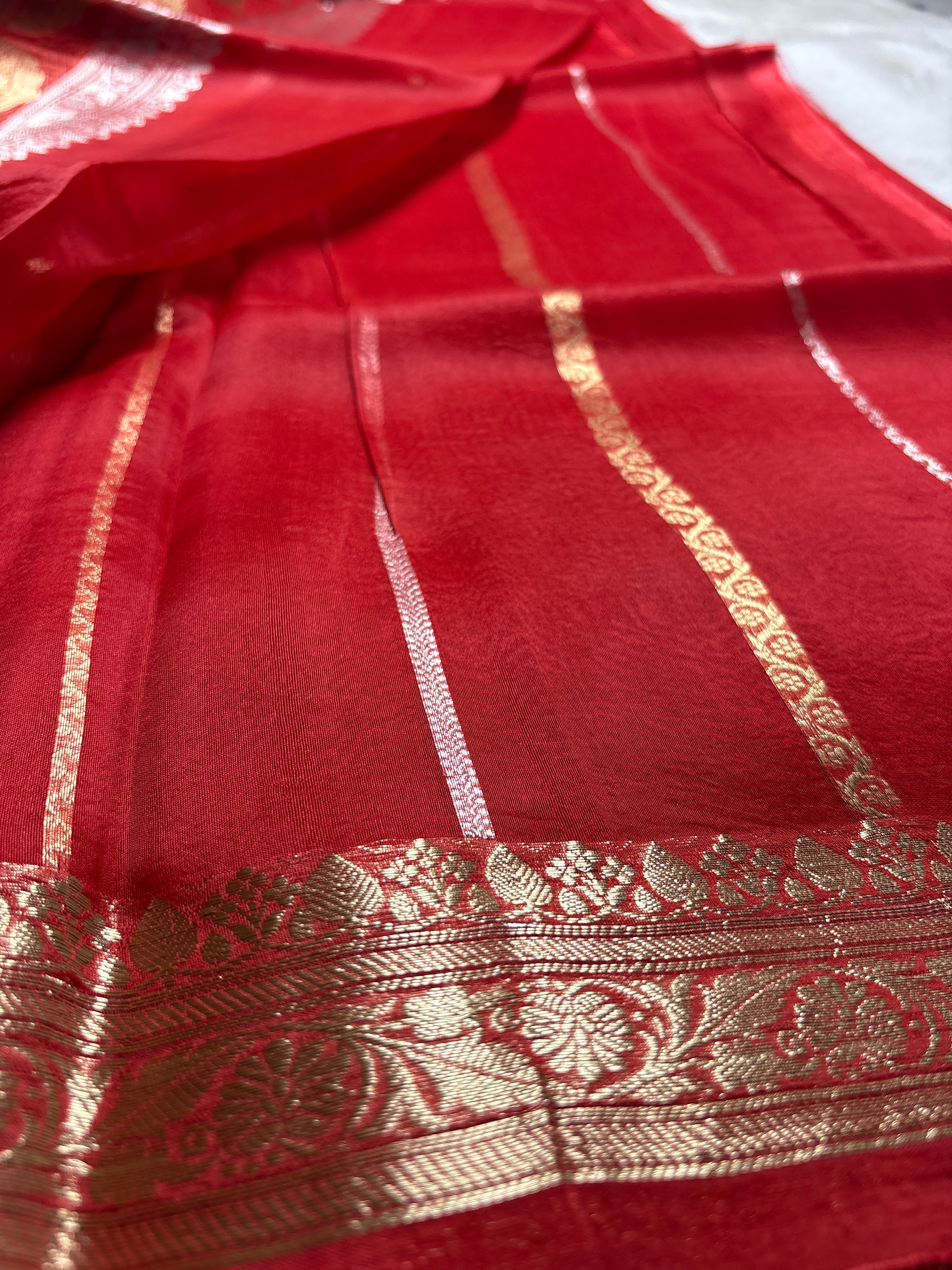 Red Pure Kora Silk Handloom Banarasi Saree - All Over Kadhua Motifs
