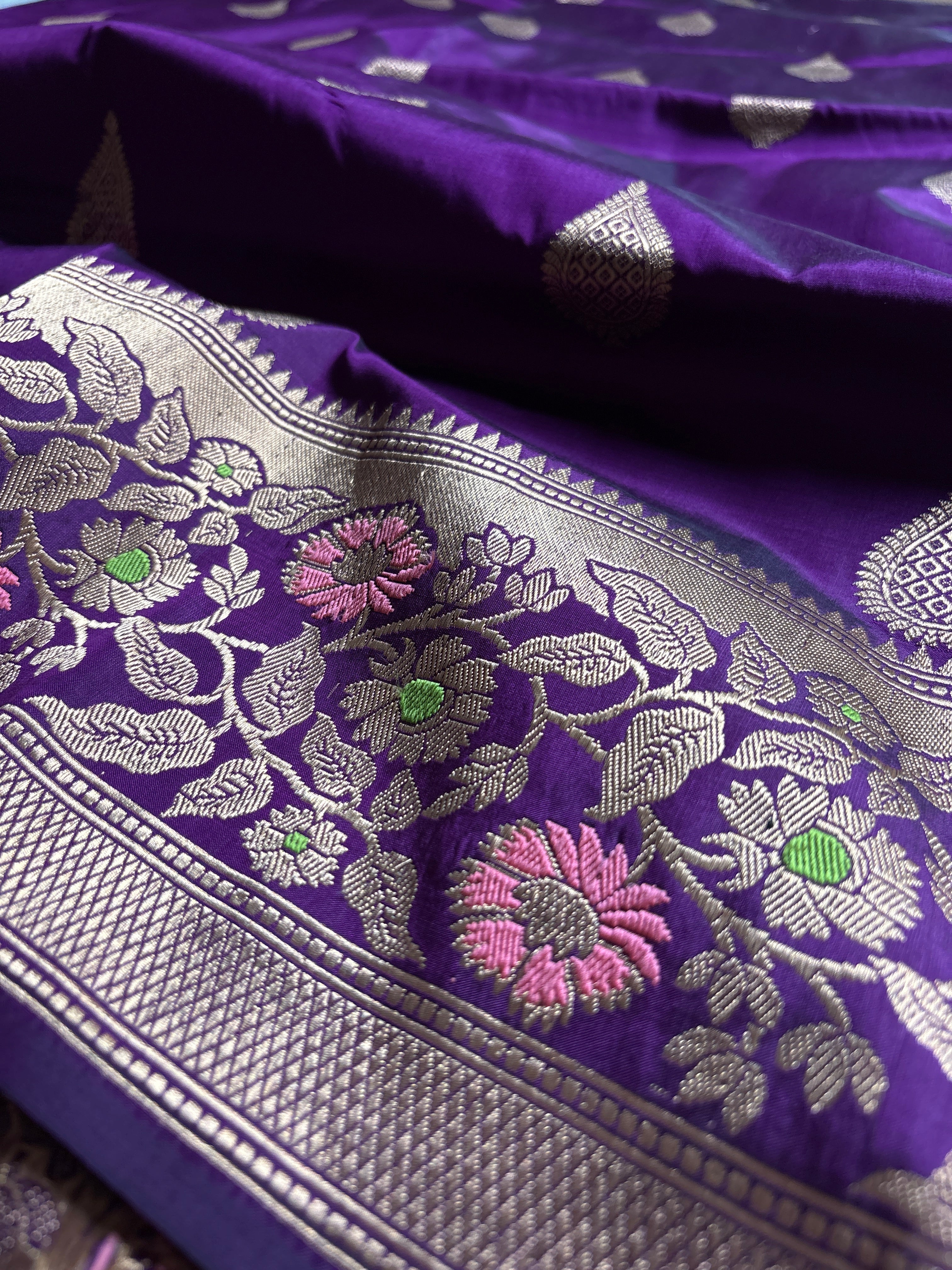 Purple Pure Mango Katan Silk Handloom Meenakari Banarasi Saree - All Over Kadhua Motifs