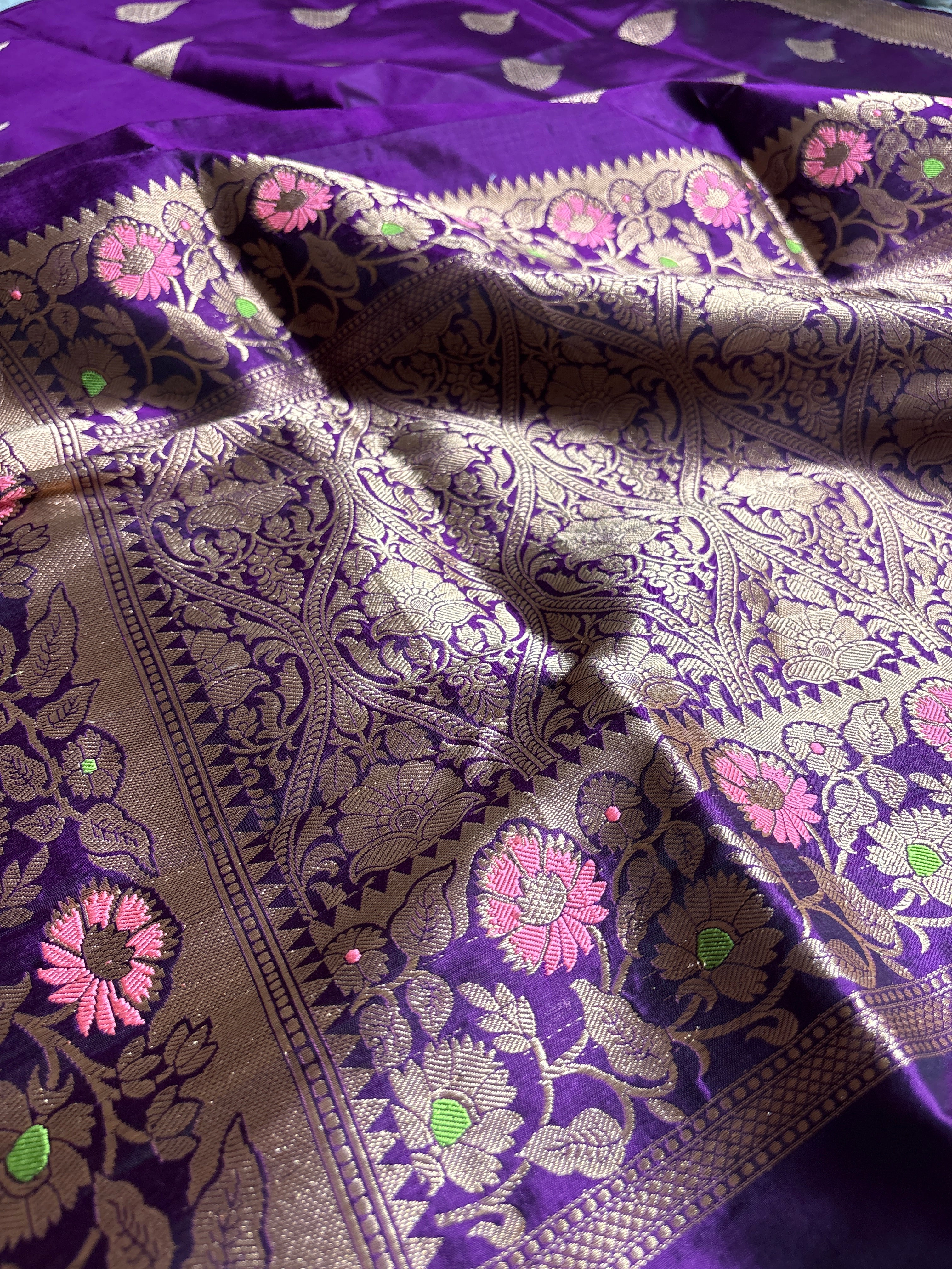 Purple Pure Mango Katan Silk Handloom Meenakari Banarasi Saree - All Over Kadhua Motifs