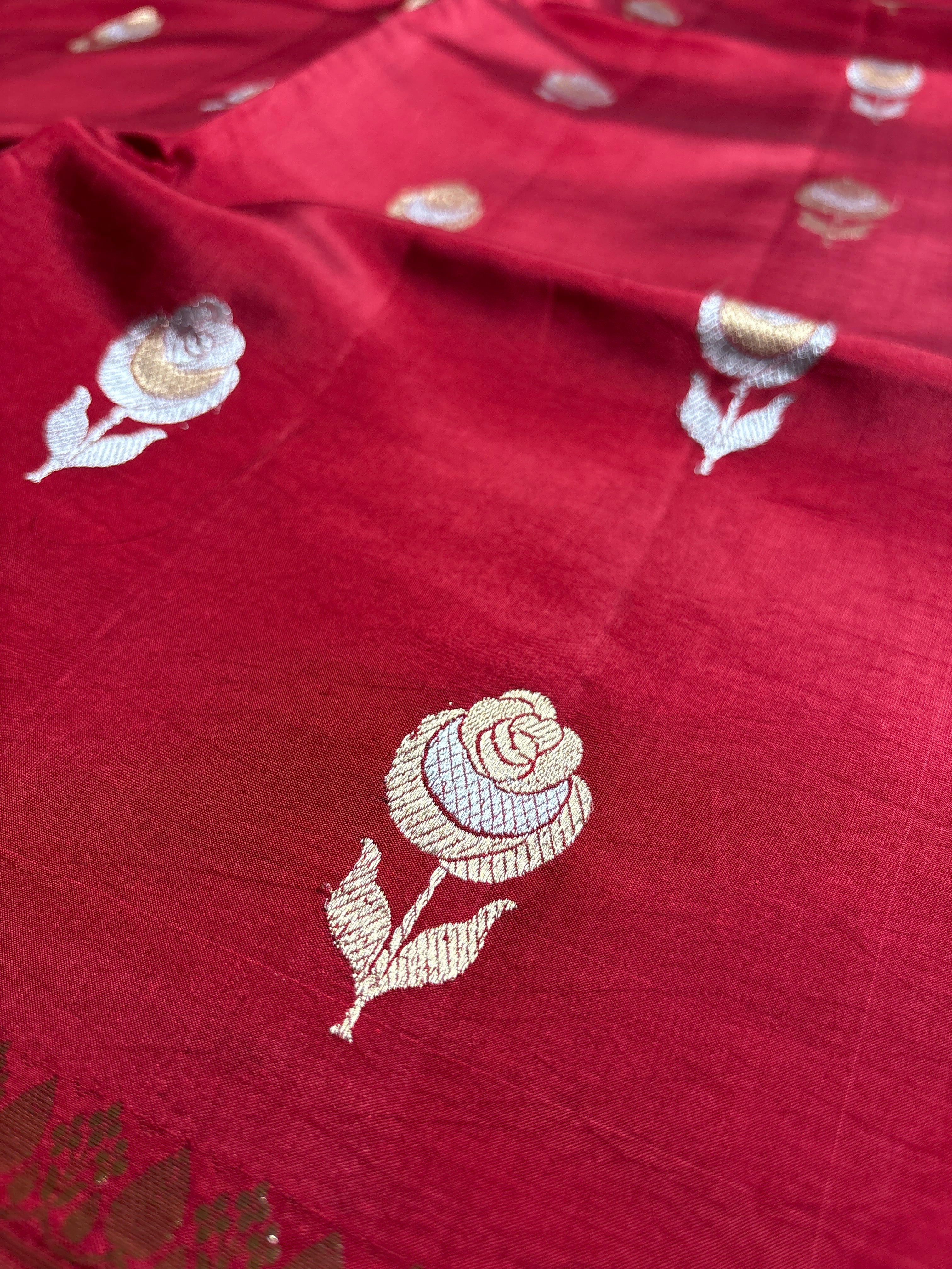 Red Pure Mango Katan Silk Handloom Banarasi Saree - All Over Kadhua Motifs