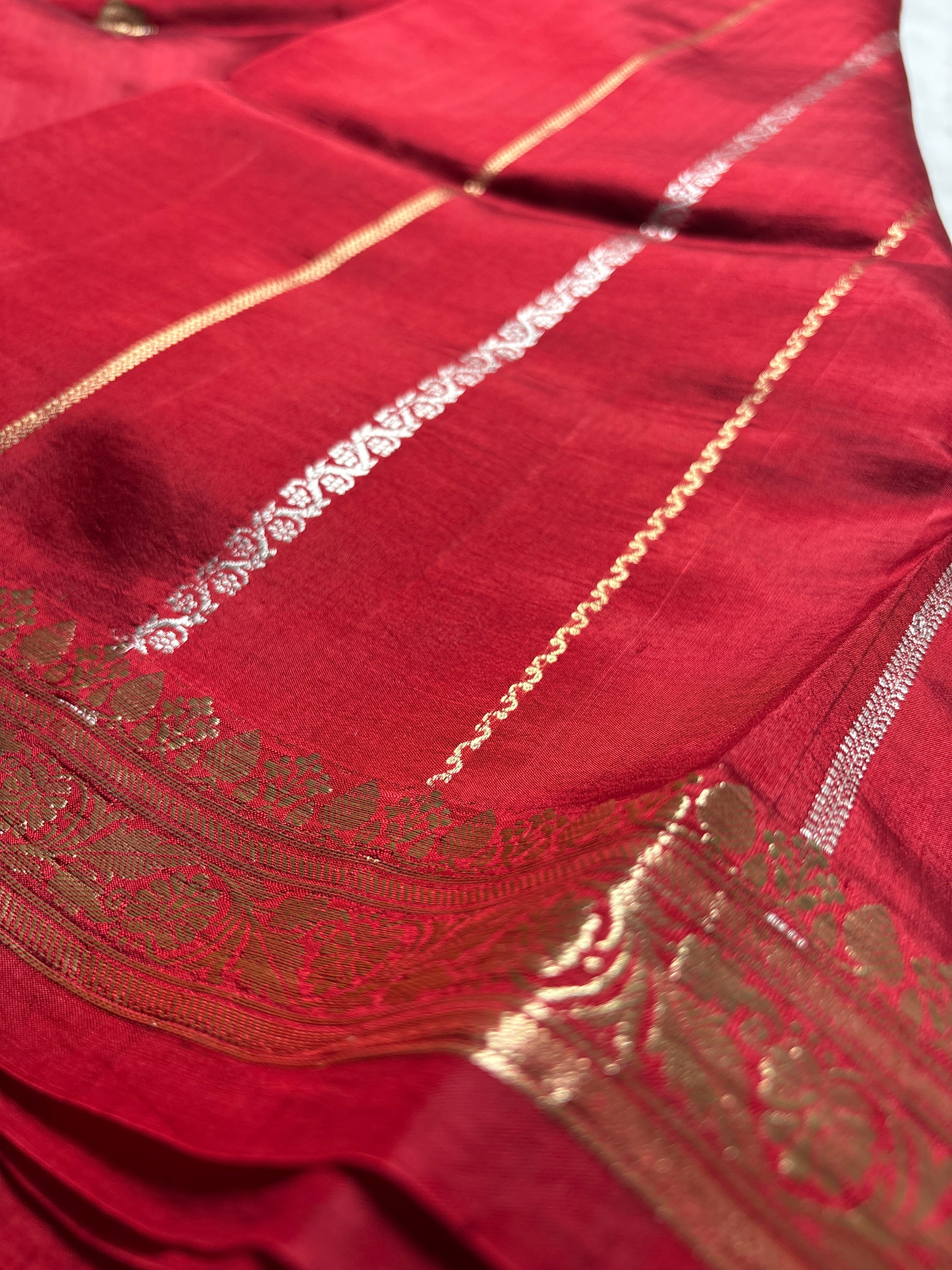 Red Pure Mango Katan Silk Handloom Banarasi Saree - All Over Kadhua Motifs