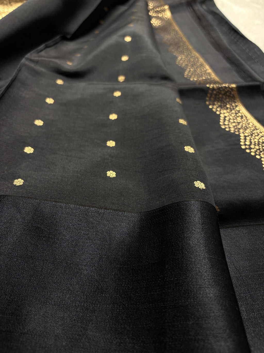 Pure Mango Katan Silk Handloom Banarasi Saree - All Over Kadhua Motifs