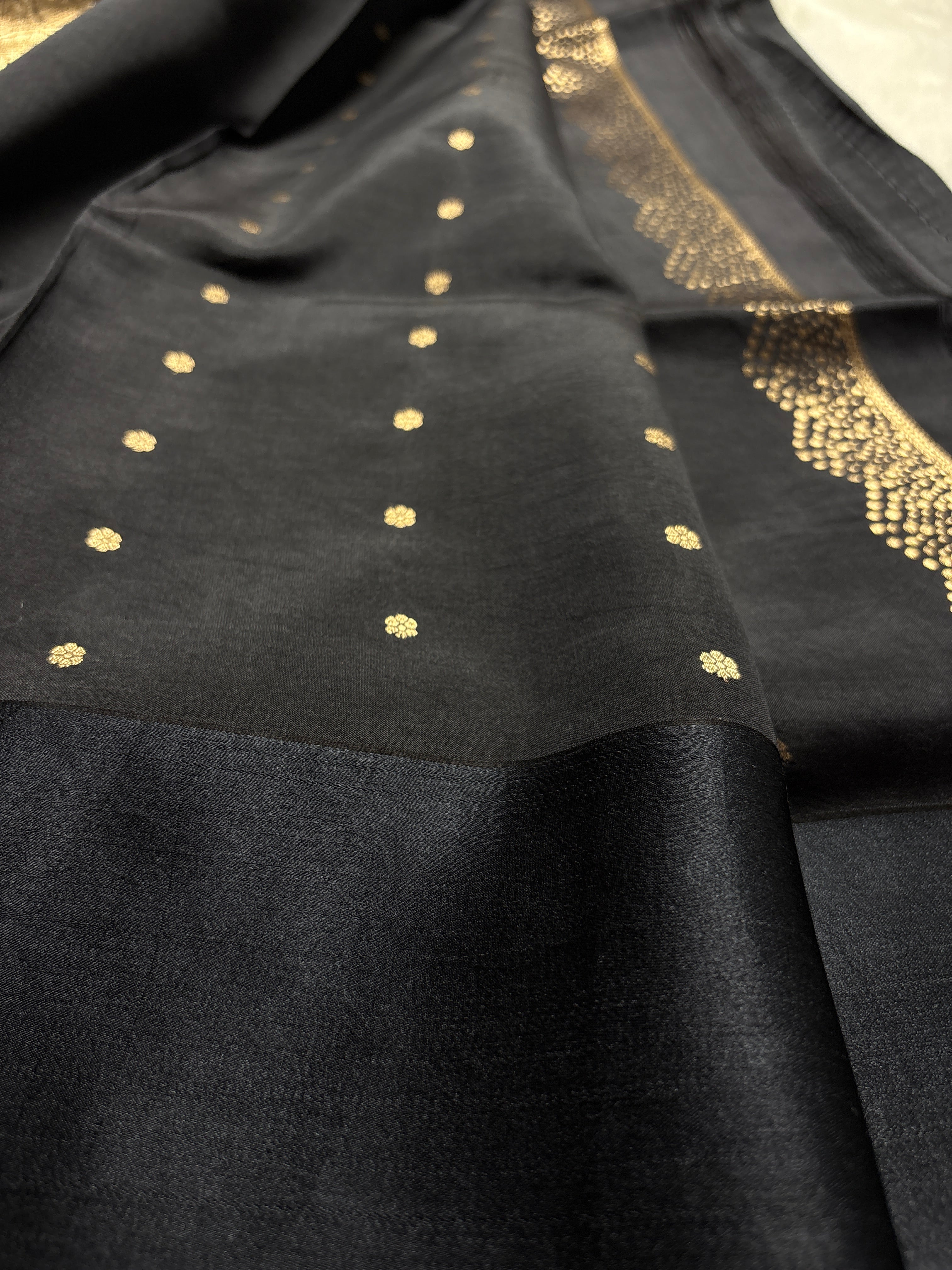 Pure Mango Katan Silk Handloom Banarasi Saree - All Over Kadhua Motifs