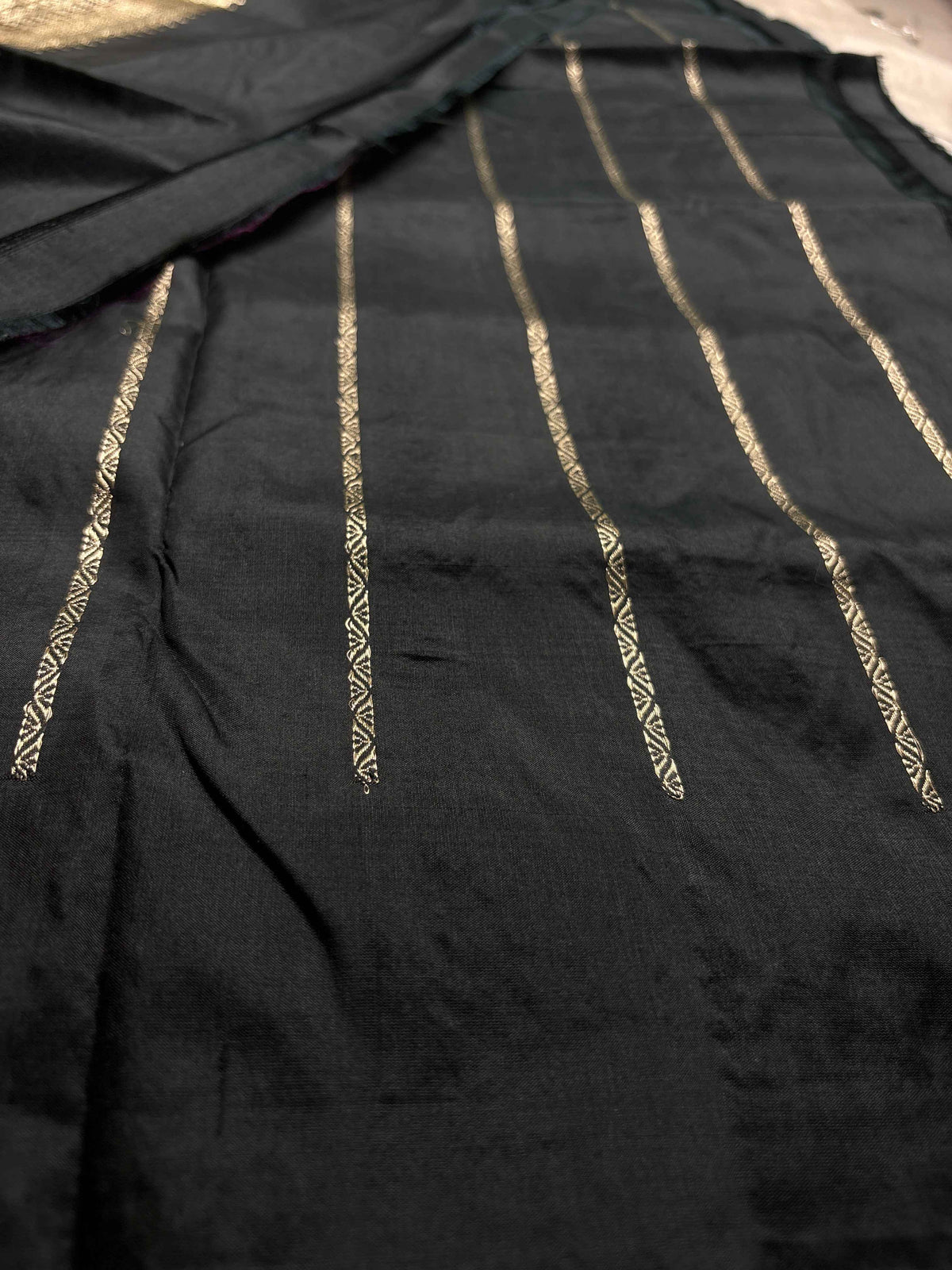Pure Katan Silk Handloom Banarasi Saree - All Over Kadhua Motifs
