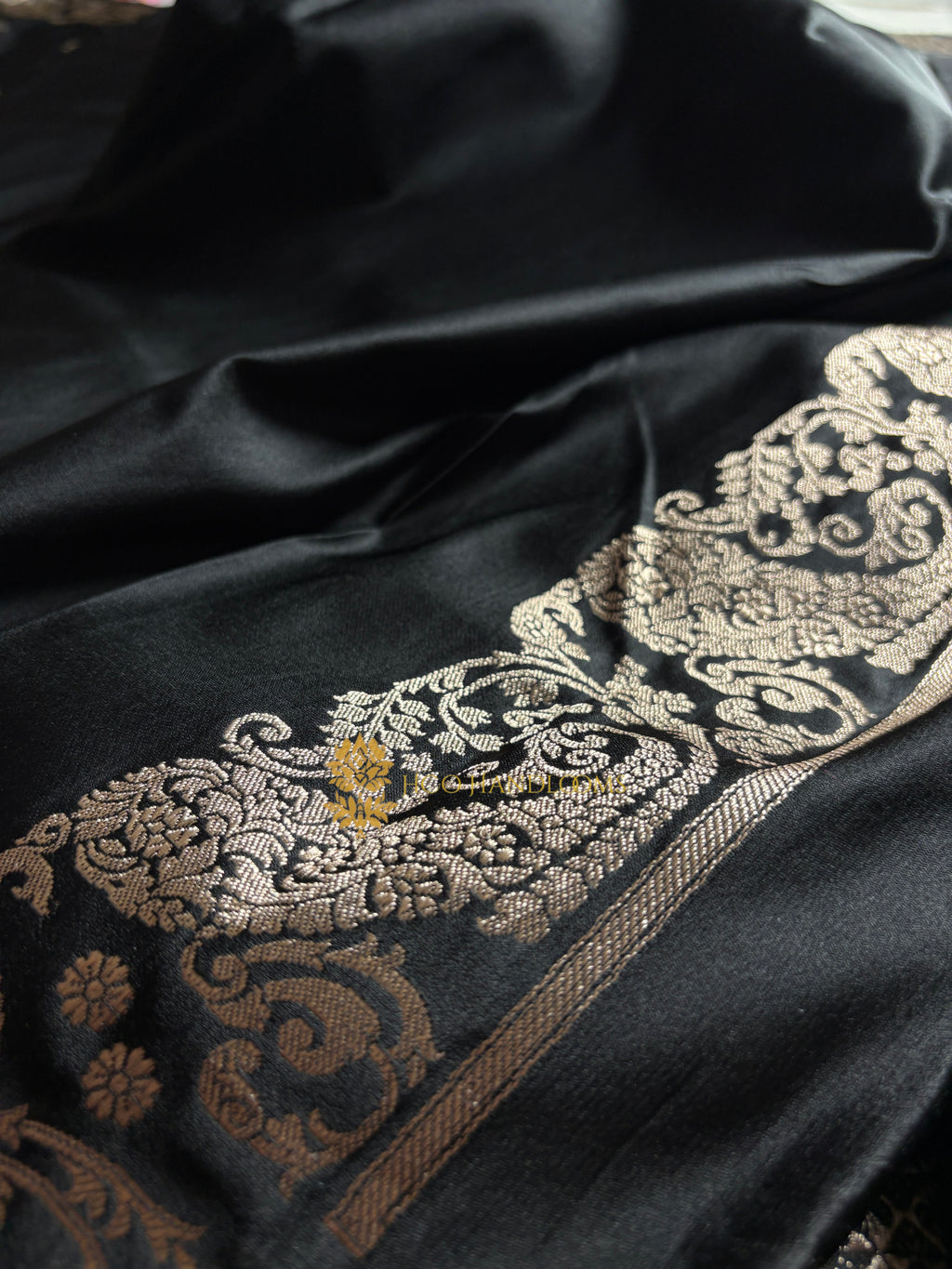 Premium Mashru Katan Silk Banarasi Saree With Floral Motifs