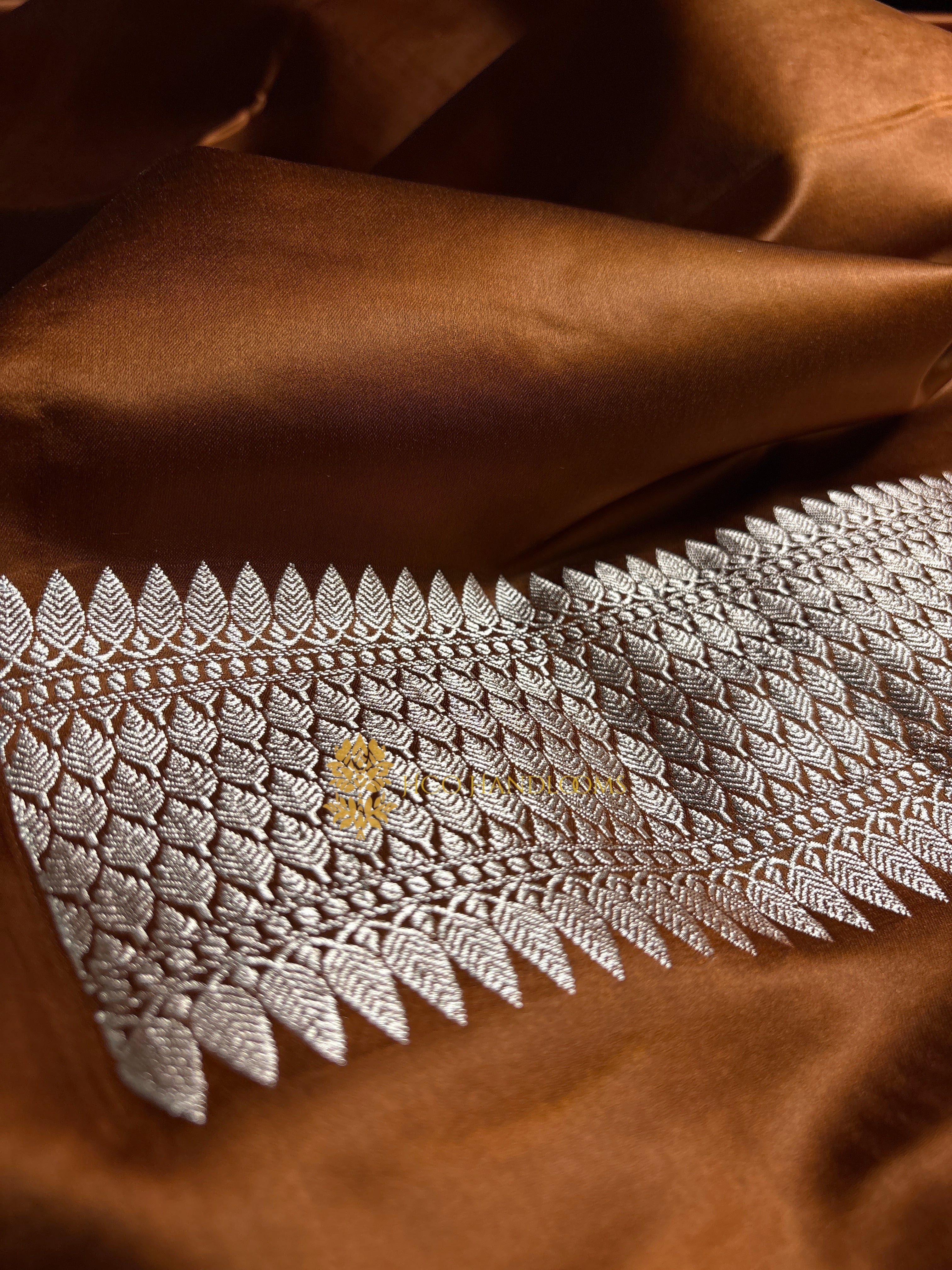 Premium Mashru Katan Silk Banarasi Saree With Floral Motifs