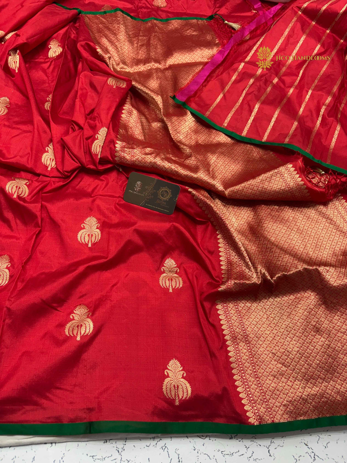 Red Pure Mango Katan Silk Handloom Bnarasi Saree - All Over Floral Motifs