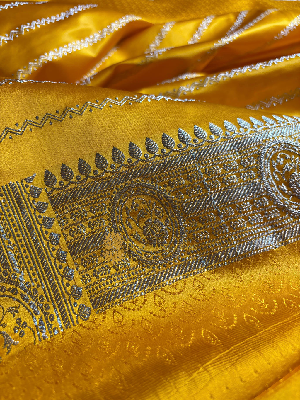 Premium Mashru Katan Silk Banarasi Saree With Floral Motifs