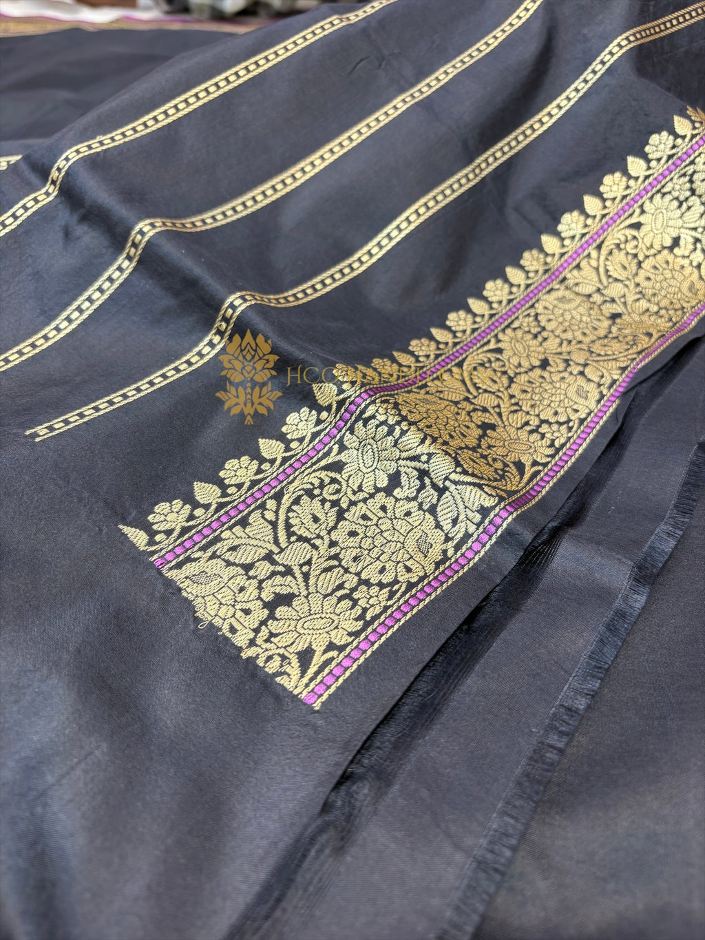 Pure Katan Silk Handloom Banarasi saree - All Over Plain Body With Border