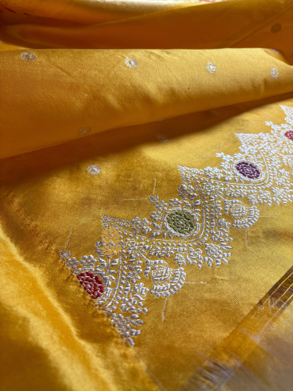 Pure Tissue Silk Handloom Banarasi Saree - All Over Kadhua Meenakari Motifs