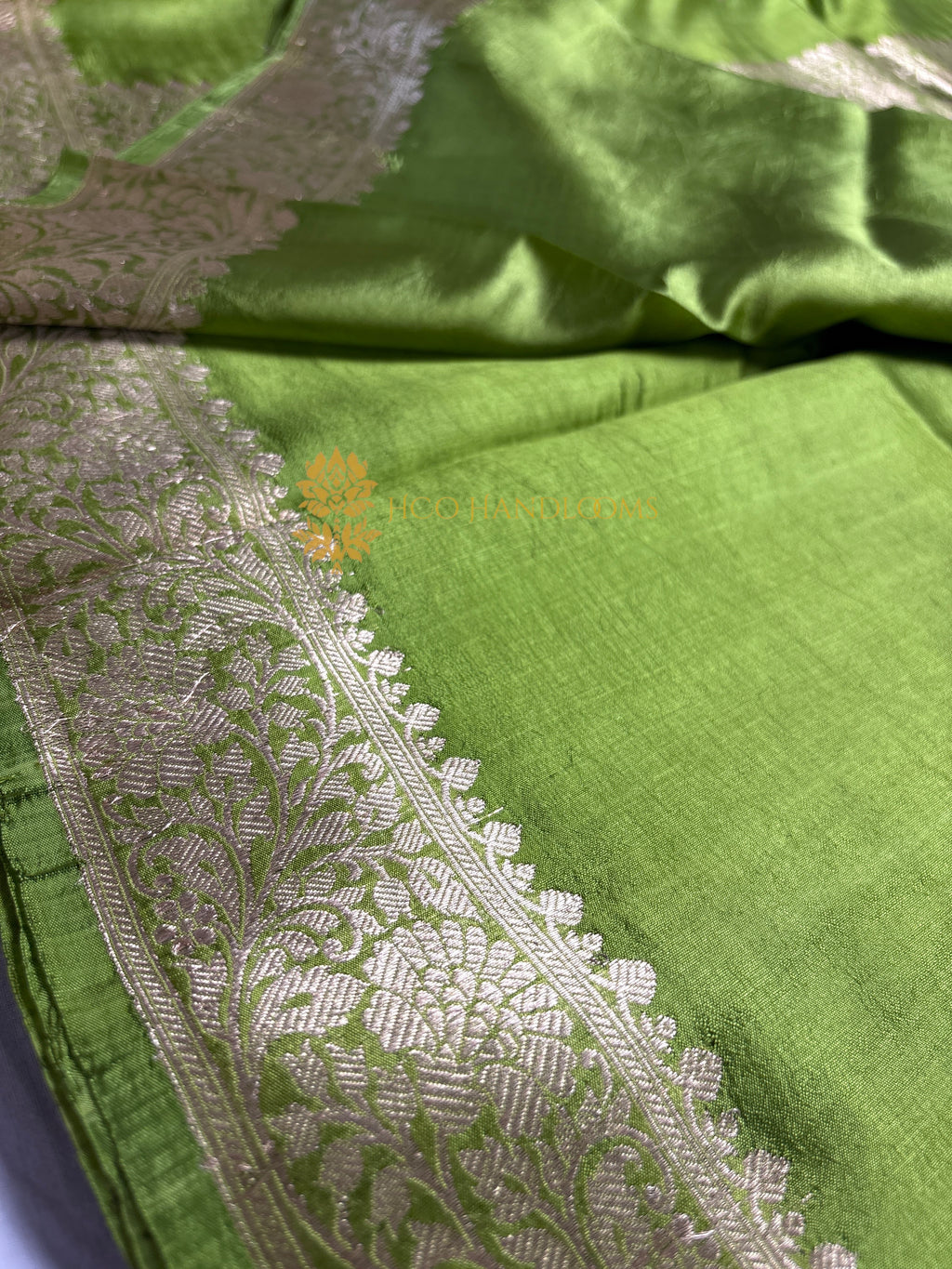 Green Pure Mango Katan Silk Handloom Banarasi Saree - All Over Kadhua Motifs