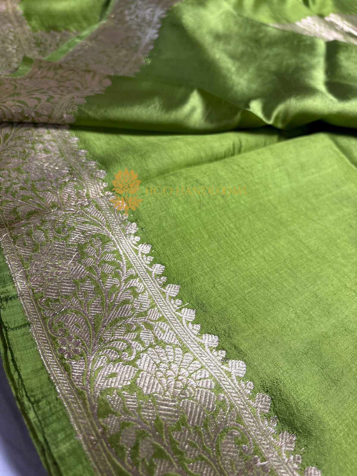 Green Pure Mango Katan Silk Handloom Banarasi Saree - All Over Kadhua Motifs