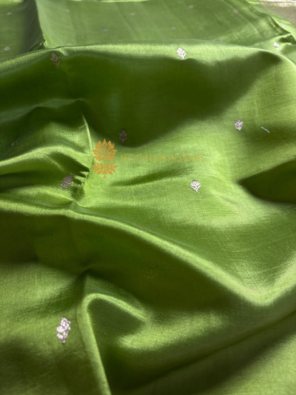 Green Pure Mango Katan Silk Handloom Banarasi Saree - All Over Kadhua Motifs